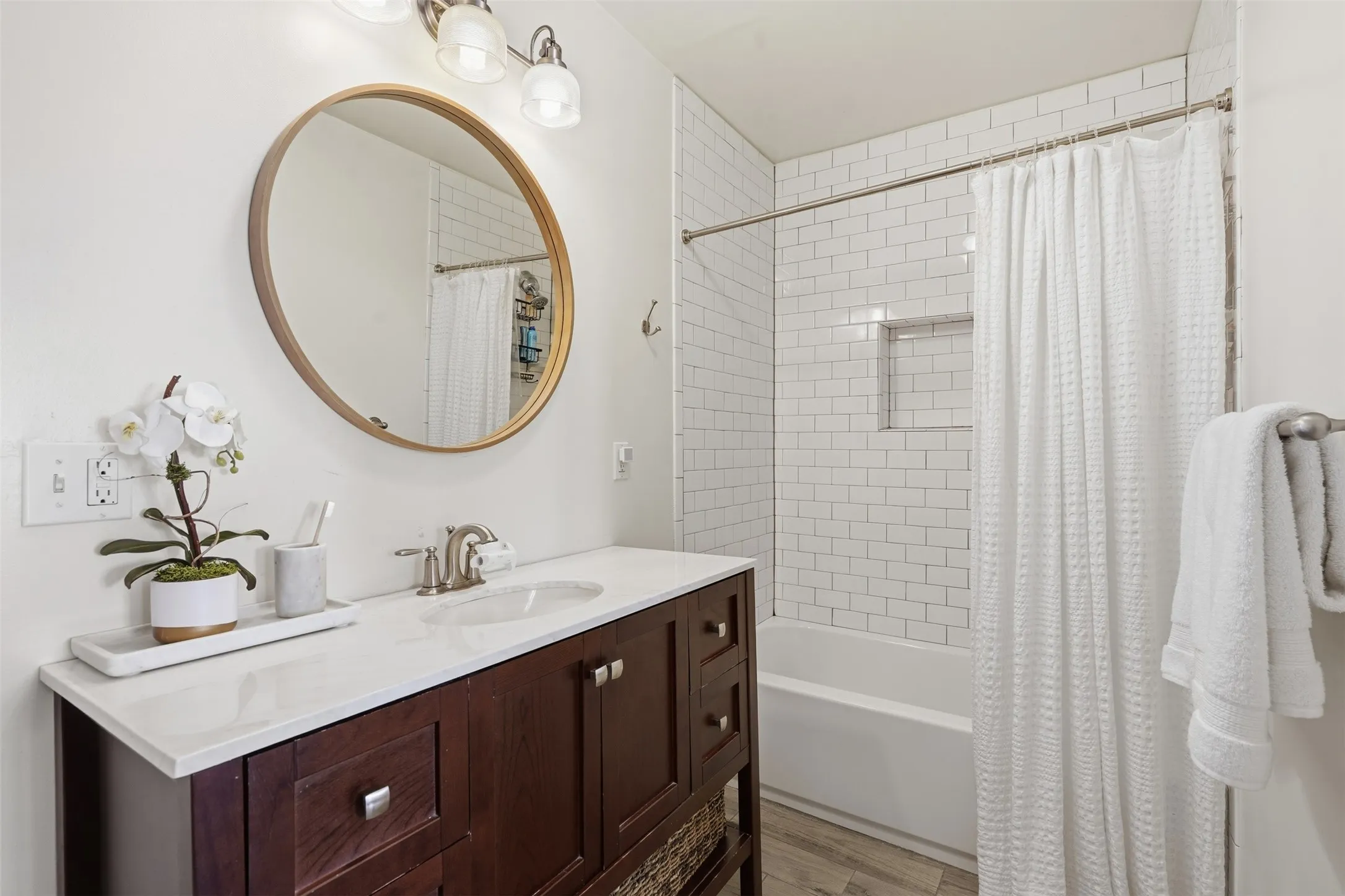 Single Family Residence For Sale in Tarrant County , 3639 Westcliff Road S, Fort Worth, Texas 76109, 2 Bedroom, 2 Bathroom, 2 Garage spaces, 1,809 Sqft, built in 1941, mls#21397656, Real Estate Agent in Fort Worth, Homes For Sale in Tarrant county, Homes For Sale in Fort Worth, Realtor in Fort Worth Texas, Real Estate Brokerage Independent Realty Texas, Luminita Cordes Realtor