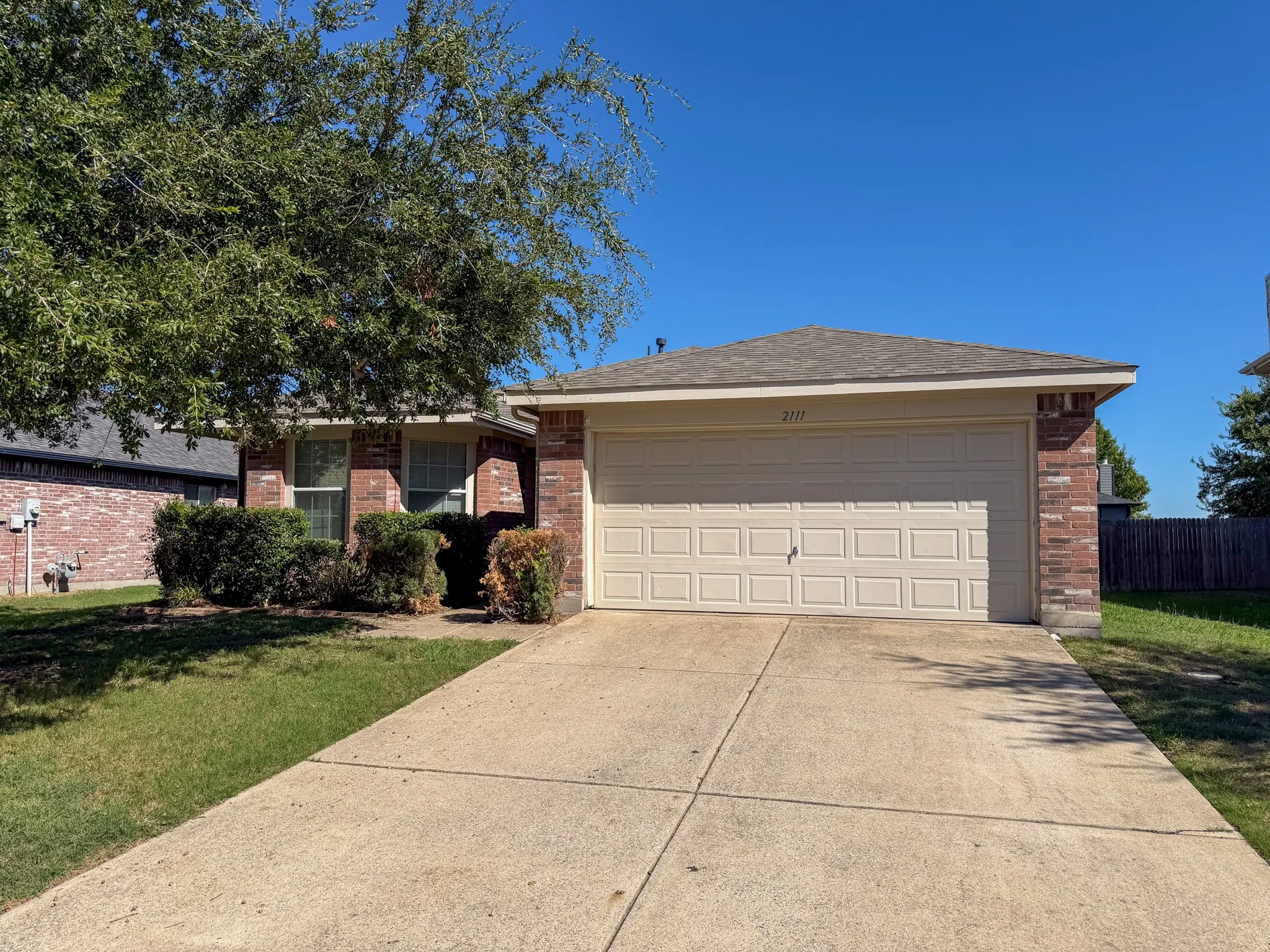 Single Family Residence For Sale in Grayson County , 2111 Southridge Lane, Sherman, Texas 75092, 3 Bedroom, 2 Bathroom, 2 Garage spaces, 1,574 Sqft, built in 2006, mls#21405528, Real Estate Agent in Sherman, Homes For Sale in Grayson county, Homes For Sale in Sherman, Realtor in Sherman Texas, Real Estate Brokerage Independent Realty Texas, Luminita Cordes Realtor