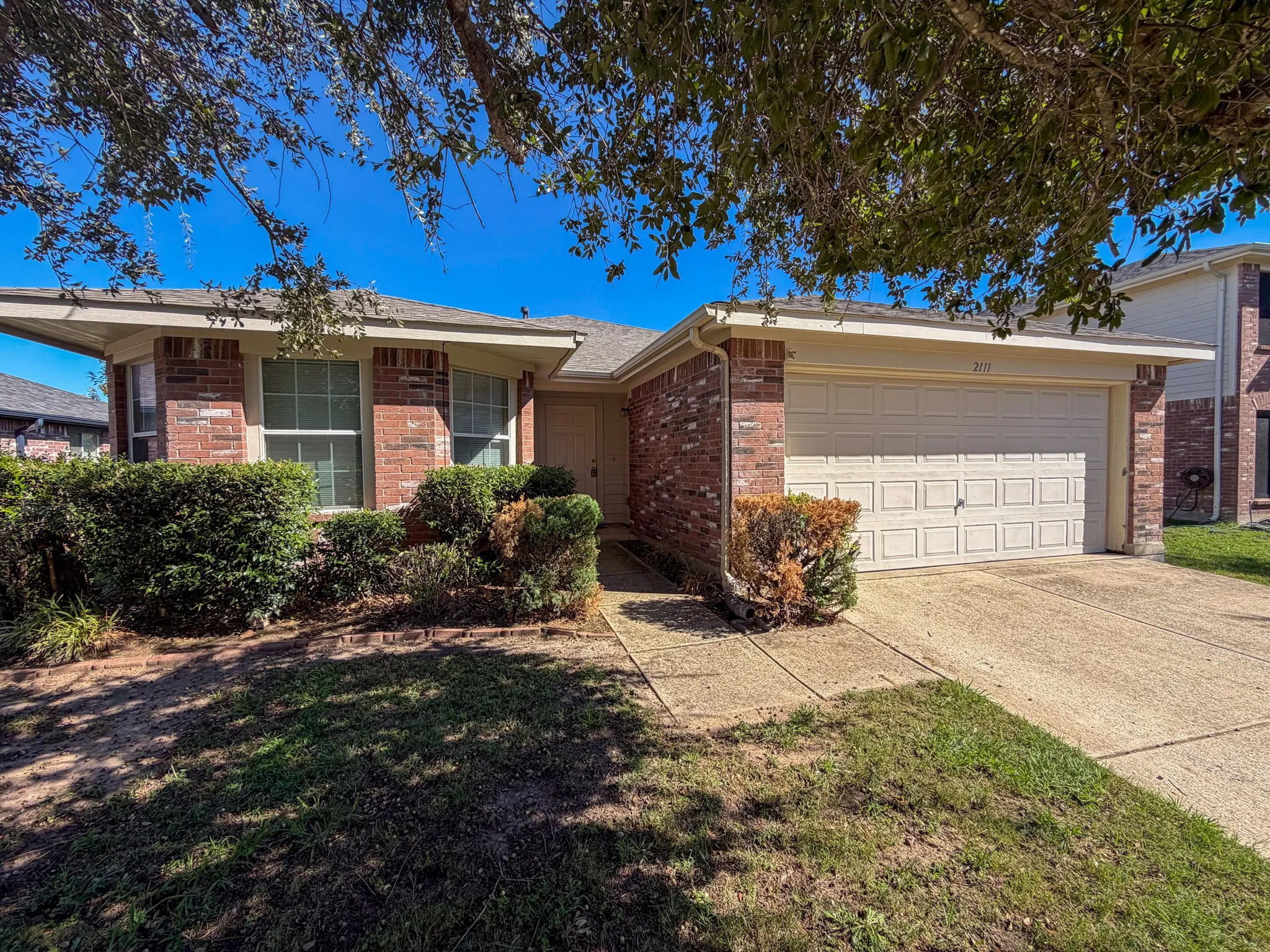 Single Family Residence For Sale in Grayson County , 2111 Southridge Lane, Sherman, Texas 75092, 3 Bedroom, 2 Bathroom, 2 Garage spaces, 1,574 Sqft, built in 2006, mls#21405528, Real Estate Agent in Sherman, Homes For Sale in Grayson county, Homes For Sale in Sherman, Realtor in Sherman Texas, Real Estate Brokerage Independent Realty Texas, Luminita Cordes Realtor
