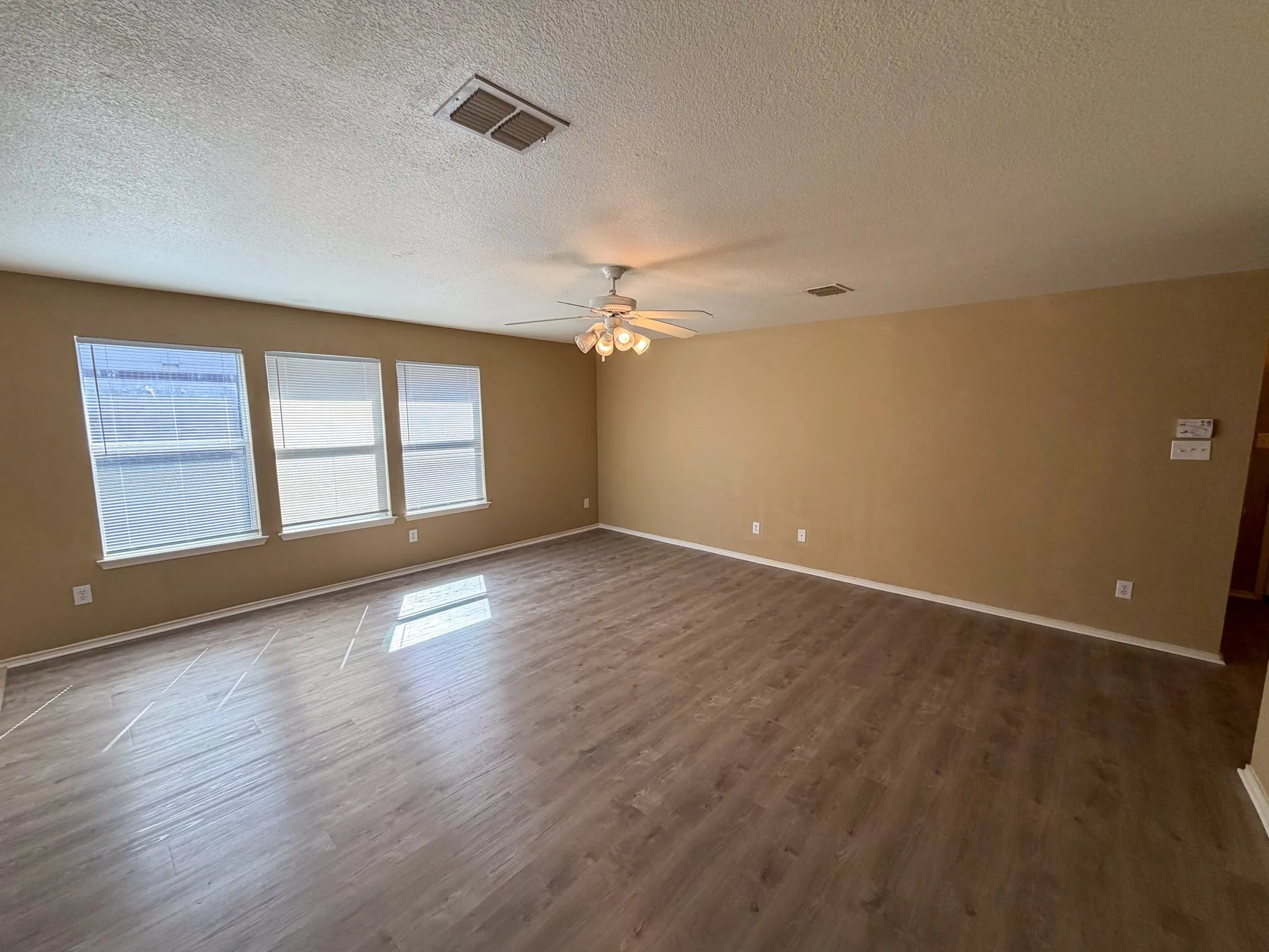 Single Family Residence For Sale in Grayson County , 2111 Southridge Lane, Sherman, Texas 75092, 3 Bedroom, 2 Bathroom, 2 Garage spaces, 1,574 Sqft, built in 2006, mls#21405528, Real Estate Agent in Sherman, Homes For Sale in Grayson county, Homes For Sale in Sherman, Realtor in Sherman Texas, Real Estate Brokerage Independent Realty Texas, Luminita Cordes Realtor