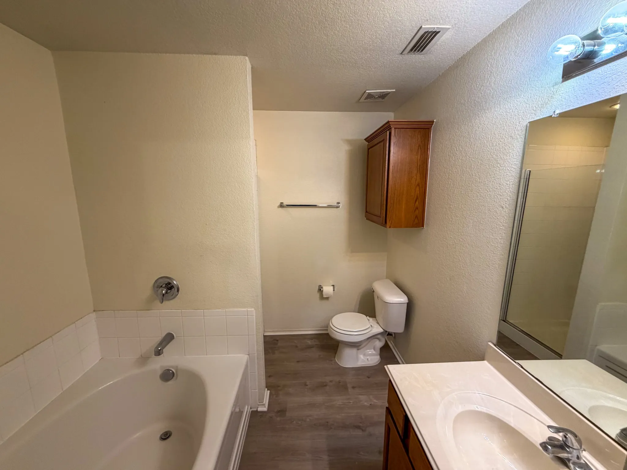 Single Family Residence For Sale in Grayson County , 2111 Southridge Lane, Sherman, Texas 75092, 3 Bedroom, 2 Bathroom, 2 Garage spaces, 1,574 Sqft, built in 2006, mls#21405528, Real Estate Agent in Sherman, Homes For Sale in Grayson county, Homes For Sale in Sherman, Realtor in Sherman Texas, Real Estate Brokerage Independent Realty Texas, Luminita Cordes Realtor