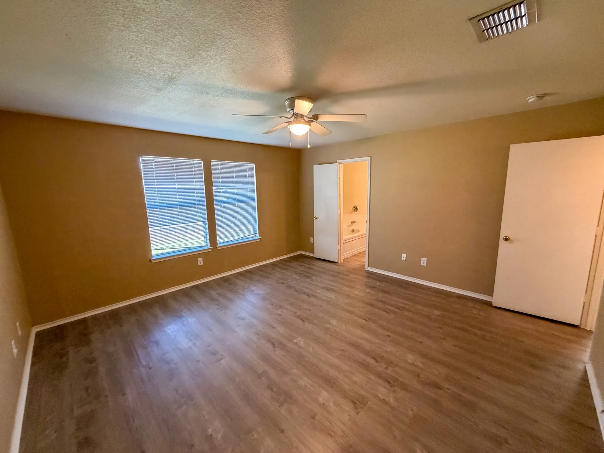 Single Family Residence For Sale in Grayson County , 2111 Southridge Lane, Sherman, Texas 75092, 3 Bedroom, 2 Bathroom, 2 Garage spaces, 1,574 Sqft, built in 2006, mls#21405528, Real Estate Agent in Sherman, Homes For Sale in Grayson county, Homes For Sale in Sherman, Realtor in Sherman Texas, Real Estate Brokerage Independent Realty Texas, Luminita Cordes Realtor