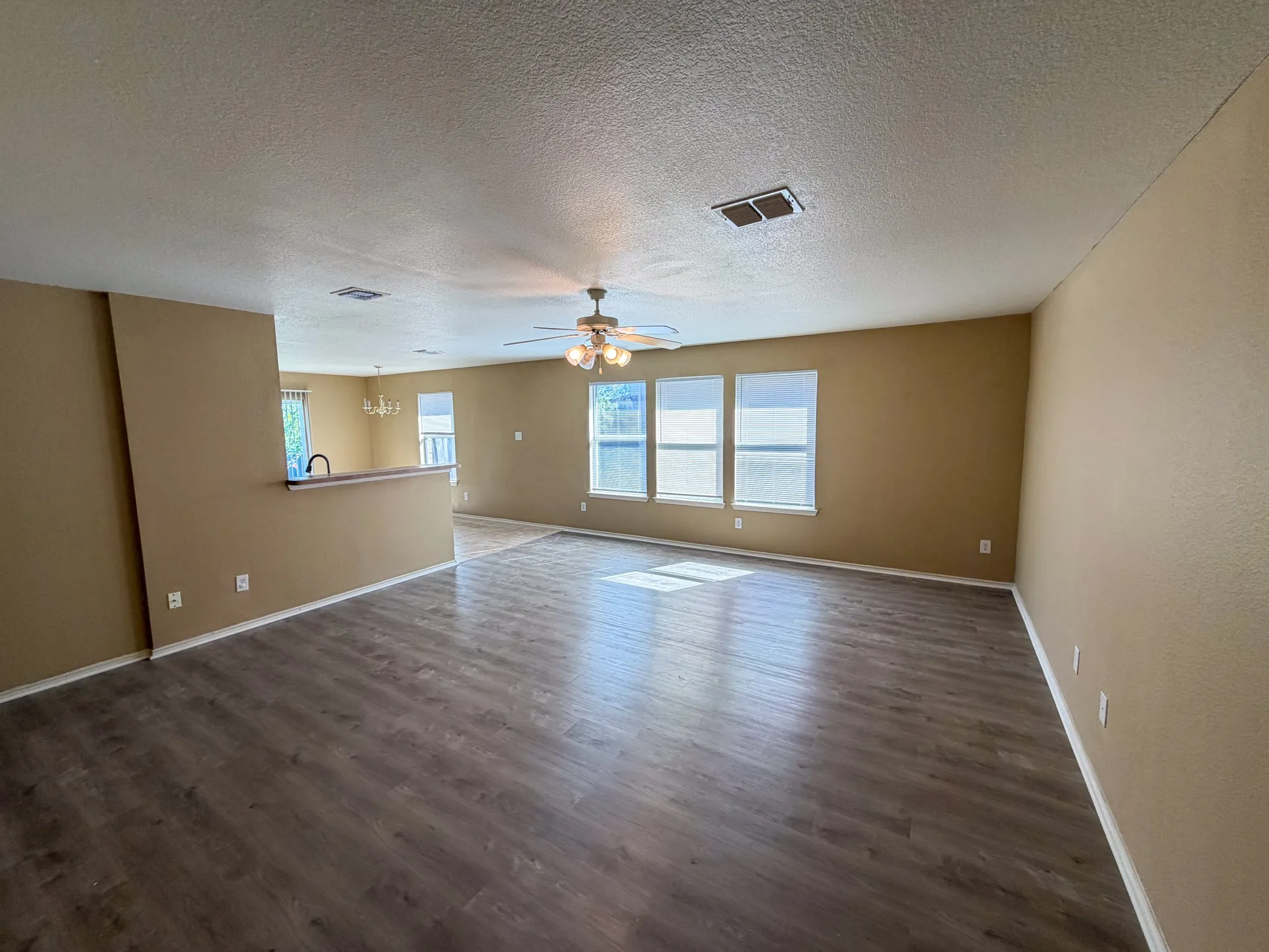 Single Family Residence For Sale in Grayson County , 2111 Southridge Lane, Sherman, Texas 75092, 3 Bedroom, 2 Bathroom, 2 Garage spaces, 1,574 Sqft, built in 2006, mls#21405528, Real Estate Agent in Sherman, Homes For Sale in Grayson county, Homes For Sale in Sherman, Realtor in Sherman Texas, Real Estate Brokerage Independent Realty Texas, Luminita Cordes Realtor