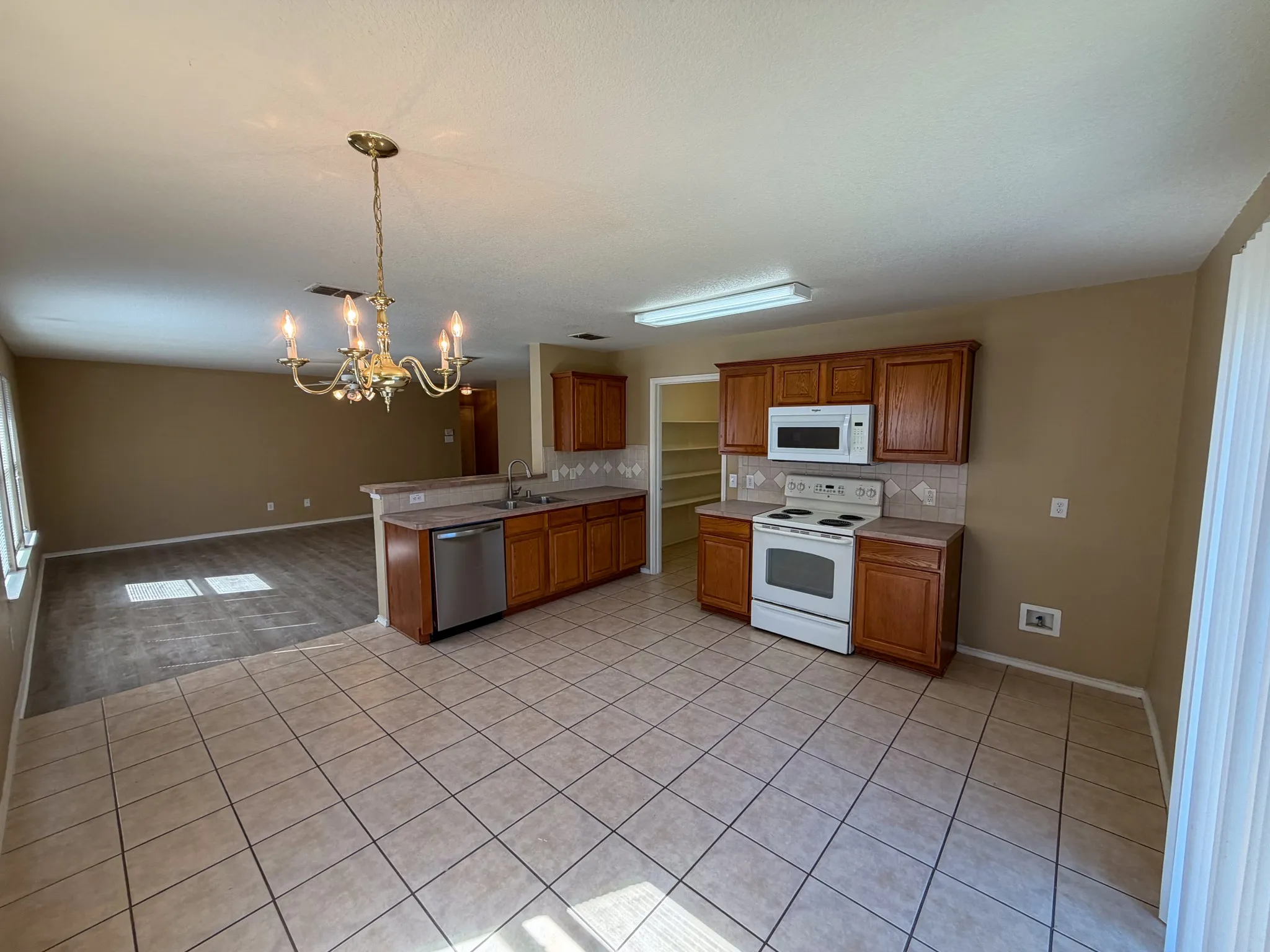 Single Family Residence For Sale in Grayson County , 2111 Southridge Lane, Sherman, Texas 75092, 3 Bedroom, 2 Bathroom, 2 Garage spaces, 1,574 Sqft, built in 2006, mls#21405528, Real Estate Agent in Sherman, Homes For Sale in Grayson county, Homes For Sale in Sherman, Realtor in Sherman Texas, Real Estate Brokerage Independent Realty Texas, Luminita Cordes Realtor