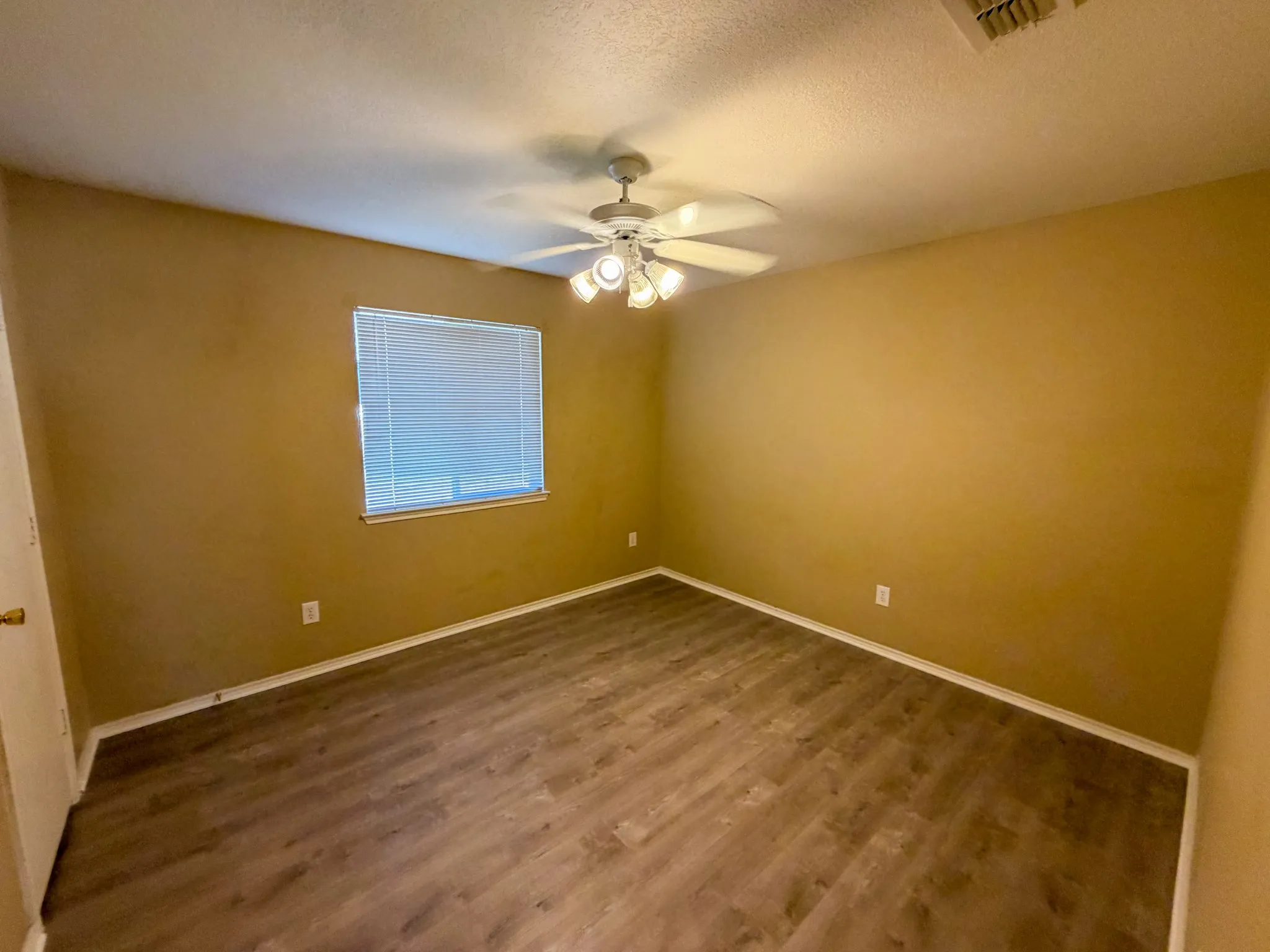 Single Family Residence For Sale in Grayson County , 2111 Southridge Lane, Sherman, Texas 75092, 3 Bedroom, 2 Bathroom, 2 Garage spaces, 1,574 Sqft, built in 2006, mls#21405528, Real Estate Agent in Sherman, Homes For Sale in Grayson county, Homes For Sale in Sherman, Realtor in Sherman Texas, Real Estate Brokerage Independent Realty Texas, Luminita Cordes Realtor