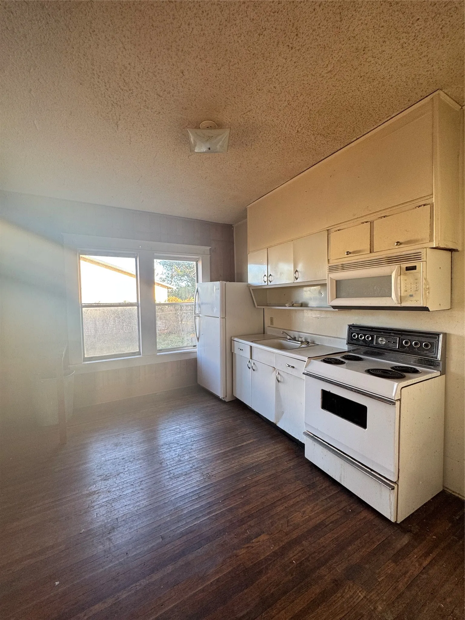 Duplex For Rent in Taylor County , 701 E 11th S A, Abilene, Texas 79603, 1 Bedroom, 1 Bathroom, Garage spaces, 800 Sqft, built in 1935, mls#21406277, Real Estate Agent in Abilene, Homes For Rent in Taylor county, Homes For Rent in Abilene, Realtor in Abilene Texas, Real Estate Brokerage Independent Realty Texas, Luminita Cordes Realtor