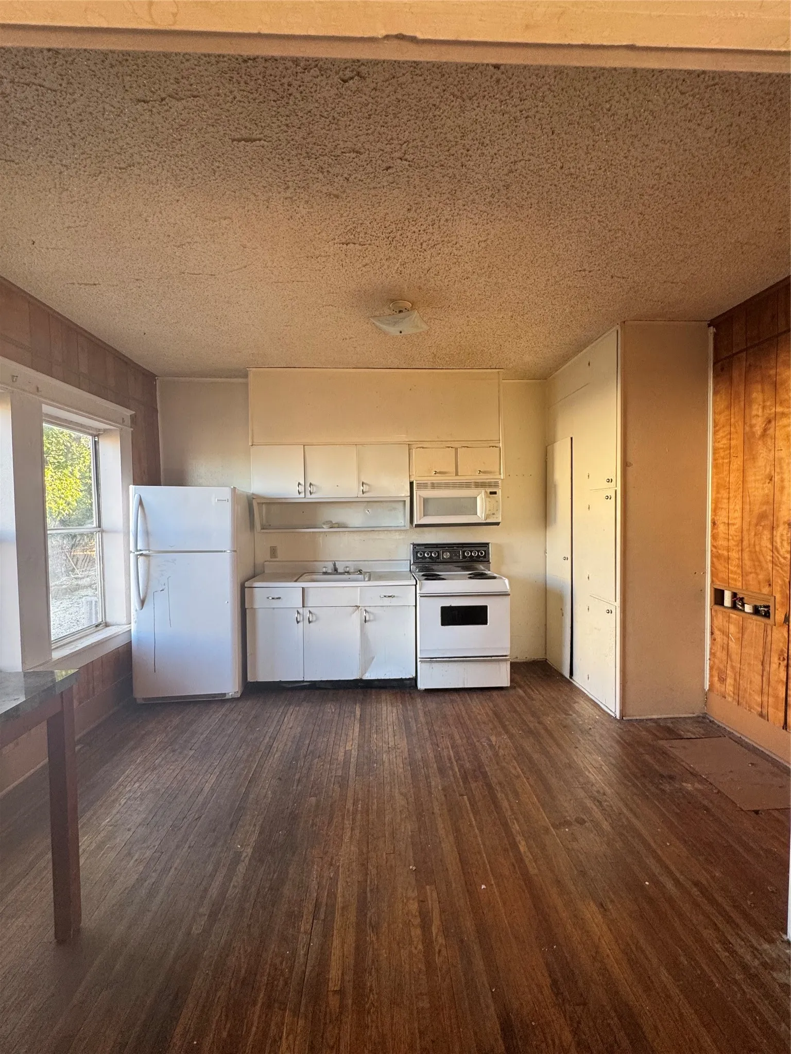 Duplex For Rent in Taylor County , 701 E 11th S A, Abilene, Texas 79603, 1 Bedroom, 1 Bathroom, Garage spaces, 800 Sqft, built in 1935, mls#21406277, Real Estate Agent in Abilene, Homes For Rent in Taylor county, Homes For Rent in Abilene, Realtor in Abilene Texas, Real Estate Brokerage Independent Realty Texas, Luminita Cordes Realtor