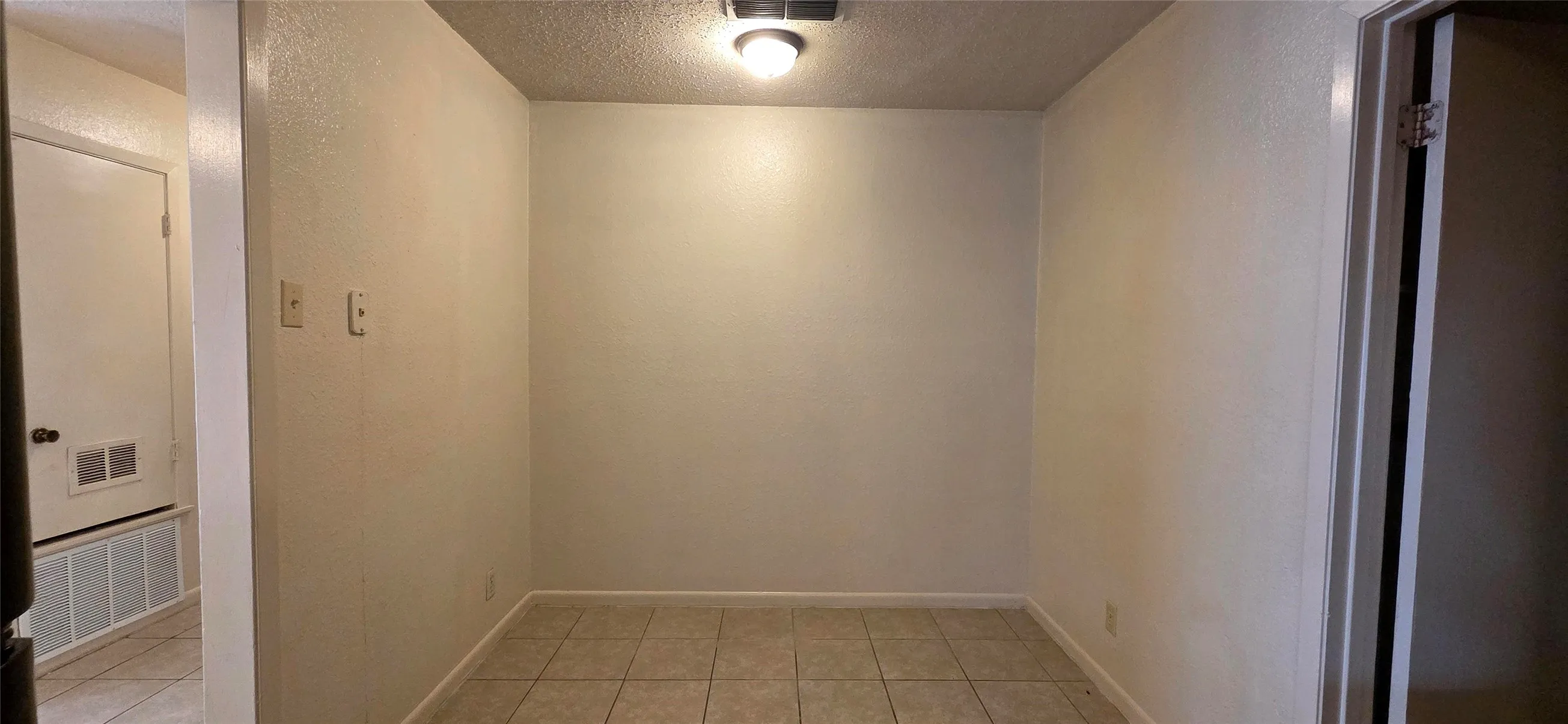 Quadruplex For Sale in Gregg County , 117 E Hoyt Drive, Longview, Texas 75601, 7 Bedroom, 5 Bathroom, Garage spaces, 0 Sqft, built in 1956, mls#21406088, Real Estate Agent in Longview, Homes For Sale in Gregg county, Homes For Sale in Longview, Realtor in Longview Texas, Real Estate Brokerage Independent Realty Texas, Luminita Cordes Realtor