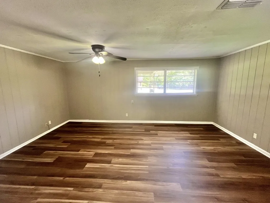 Quadruplex For Sale in Gregg County , 117 E Hoyt Drive, Longview, Texas 75601, 7 Bedroom, 5 Bathroom, Garage spaces, 0 Sqft, built in 1956, mls#21406088, Real Estate Agent in Longview, Homes For Sale in Gregg county, Homes For Sale in Longview, Realtor in Longview Texas, Real Estate Brokerage Independent Realty Texas, Luminita Cordes Realtor
