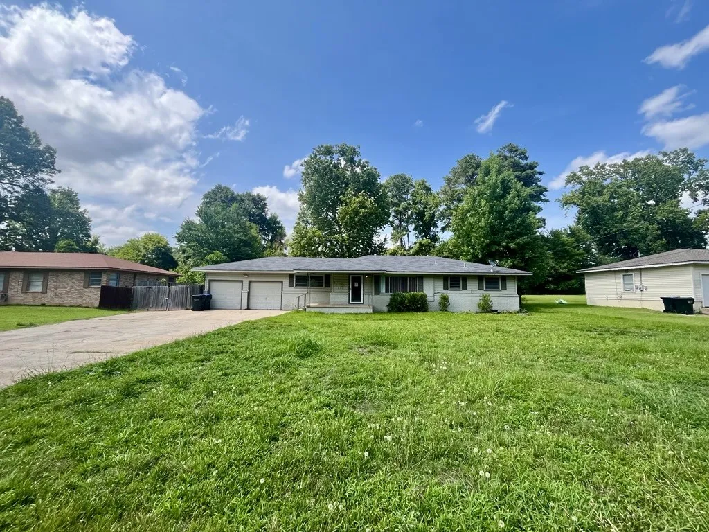 Quadruplex For Sale in Gregg County , 117 E Hoyt Drive, Longview, Texas 75601, 7 Bedroom, 5 Bathroom, Garage spaces, 0 Sqft, built in 1956, mls#21406088, Real Estate Agent in Longview, Homes For Sale in Gregg county, Homes For Sale in Longview, Realtor in Longview Texas, Real Estate Brokerage Independent Realty Texas, Luminita Cordes Realtor