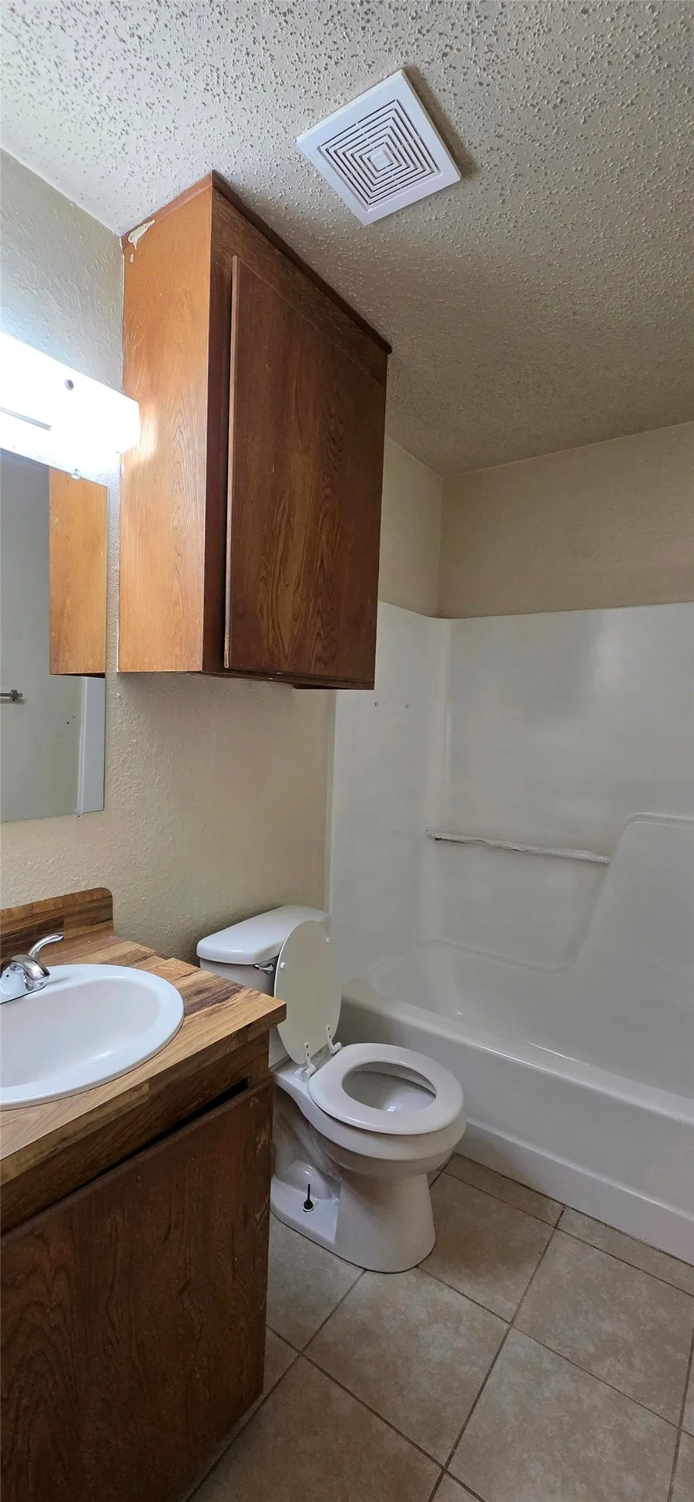 Quadruplex For Sale in Gregg County , 117 E Hoyt Drive, Longview, Texas 75601, 7 Bedroom, 5 Bathroom, Garage spaces, 0 Sqft, built in 1956, mls#21406088, Real Estate Agent in Longview, Homes For Sale in Gregg county, Homes For Sale in Longview, Realtor in Longview Texas, Real Estate Brokerage Independent Realty Texas, Luminita Cordes Realtor