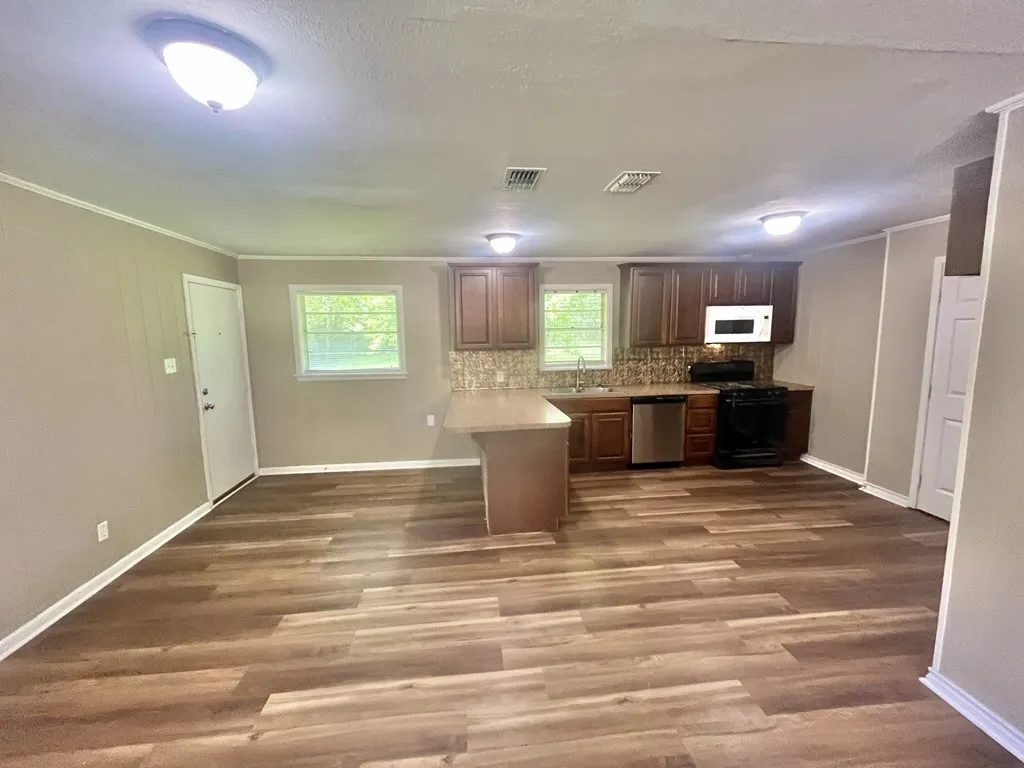 Quadruplex For Sale in Gregg County , 117 E Hoyt Drive, Longview, Texas 75601, 7 Bedroom, 5 Bathroom, Garage spaces, 0 Sqft, built in 1956, mls#21406088, Real Estate Agent in Longview, Homes For Sale in Gregg county, Homes For Sale in Longview, Realtor in Longview Texas, Real Estate Brokerage Independent Realty Texas, Luminita Cordes Realtor