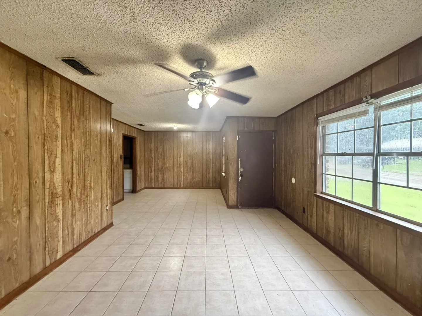 Quadruplex For Sale in Gregg County , 117 E Hoyt Drive, Longview, Texas 75601, 7 Bedroom, 5 Bathroom, Garage spaces, 0 Sqft, built in 1956, mls#21406088, Real Estate Agent in Longview, Homes For Sale in Gregg county, Homes For Sale in Longview, Realtor in Longview Texas, Real Estate Brokerage Independent Realty Texas, Luminita Cordes Realtor