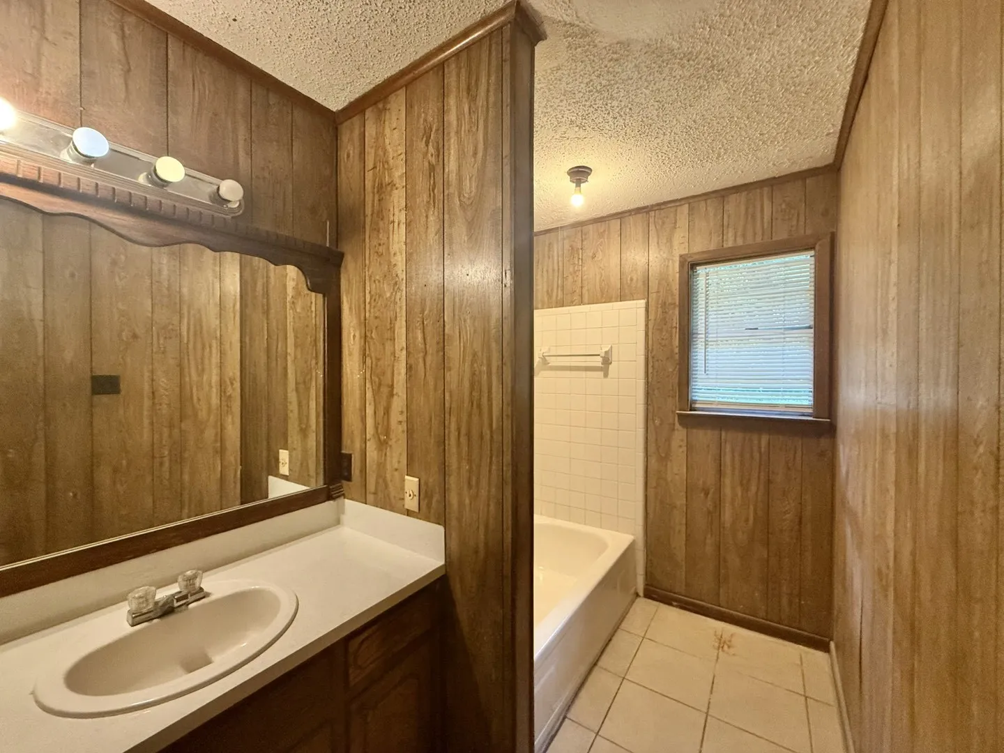 Quadruplex For Sale in Gregg County , 117 E Hoyt Drive, Longview, Texas 75601, 7 Bedroom, 5 Bathroom, Garage spaces, 0 Sqft, built in 1956, mls#21406088, Real Estate Agent in Longview, Homes For Sale in Gregg county, Homes For Sale in Longview, Realtor in Longview Texas, Real Estate Brokerage Independent Realty Texas, Luminita Cordes Realtor