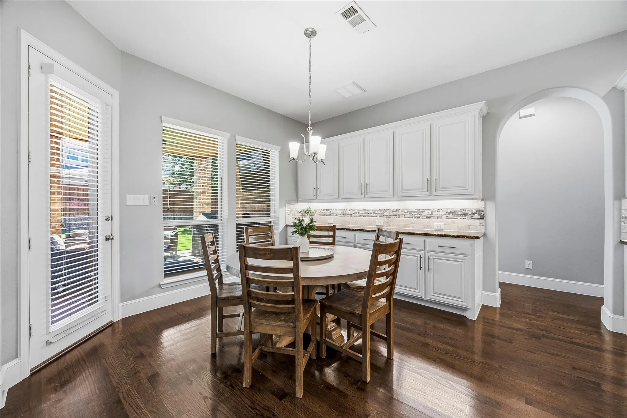 Single Family Residence For Sale in Denton County , 2355 Cutting Horse Trail, Frisco, Texas 75036, 4 Bedroom, 5 Bathroom, 3 Garage spaces, 4,588 Sqft, built in 2016, mls#21396205, Real Estate Agent in Frisco, Homes For Sale in Denton county, Homes For Sale in Frisco, Realtor in Frisco Texas, Real Estate Brokerage Independent Realty Texas, Luminita Cordes Realtor
