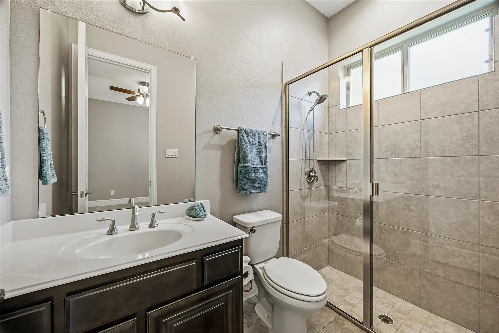 ensuite bath for first floor bedroom