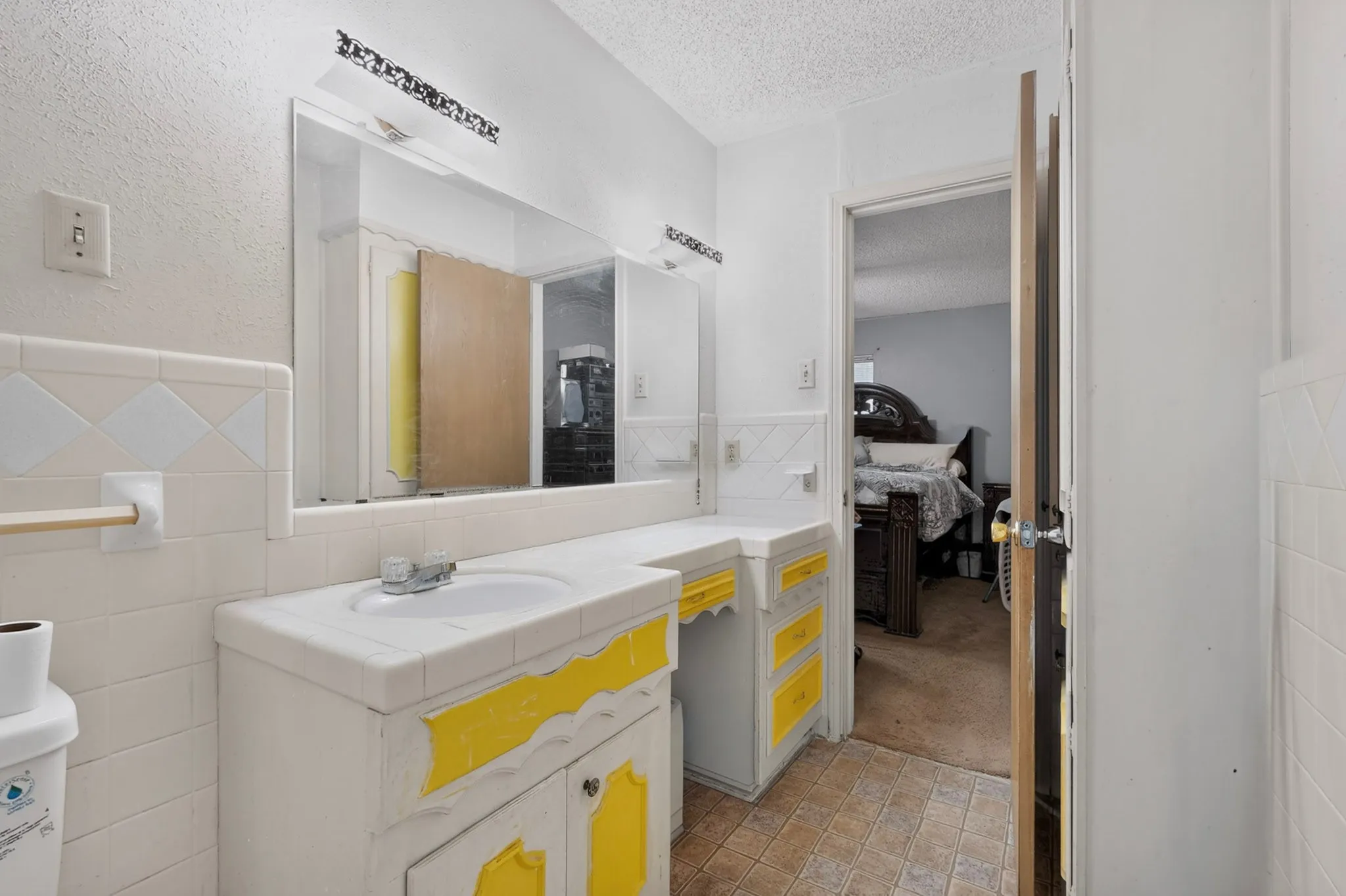 Single Family Residence For Sale in Dallas County , 2718 Mossglen Drive, Dallas, Texas 75227, 3 Bedroom, 2 Bathroom, 2 Garage spaces, 1,751 Sqft, built in 2016, mls#21404522, Real Estate Agent in Dallas, Homes For Sale in Dallas county, Homes For Sale in Dallas, Realtor in Dallas Texas, Real Estate Brokerage Independent Realty Texas, Luminita Cordes Realtor