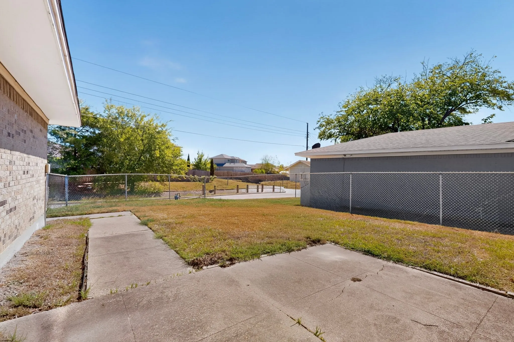 Single Family Residence For Sale in Dallas County , 2718 Mossglen Drive, Dallas, Texas 75227, 3 Bedroom, 2 Bathroom, 2 Garage spaces, 1,751 Sqft, built in 2016, mls#21404522, Real Estate Agent in Dallas, Homes For Sale in Dallas county, Homes For Sale in Dallas, Realtor in Dallas Texas, Real Estate Brokerage Independent Realty Texas, Luminita Cordes Realtor