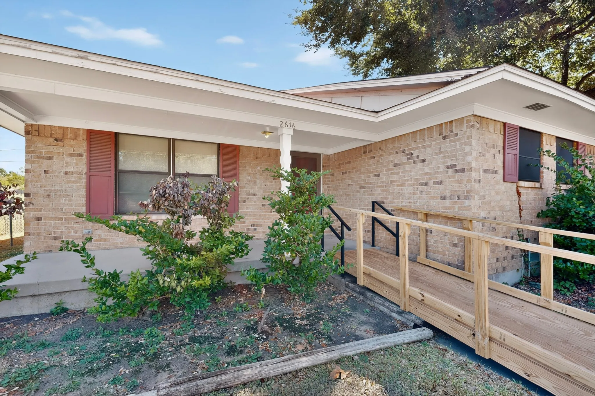 Single Family Residence For Sale in Dallas County , 2718 Mossglen Drive, Dallas, Texas 75227, 3 Bedroom, 2 Bathroom, 2 Garage spaces, 1,751 Sqft, built in 2016, mls#21404522, Real Estate Agent in Dallas, Homes For Sale in Dallas county, Homes For Sale in Dallas, Realtor in Dallas Texas, Real Estate Brokerage Independent Realty Texas, Luminita Cordes Realtor