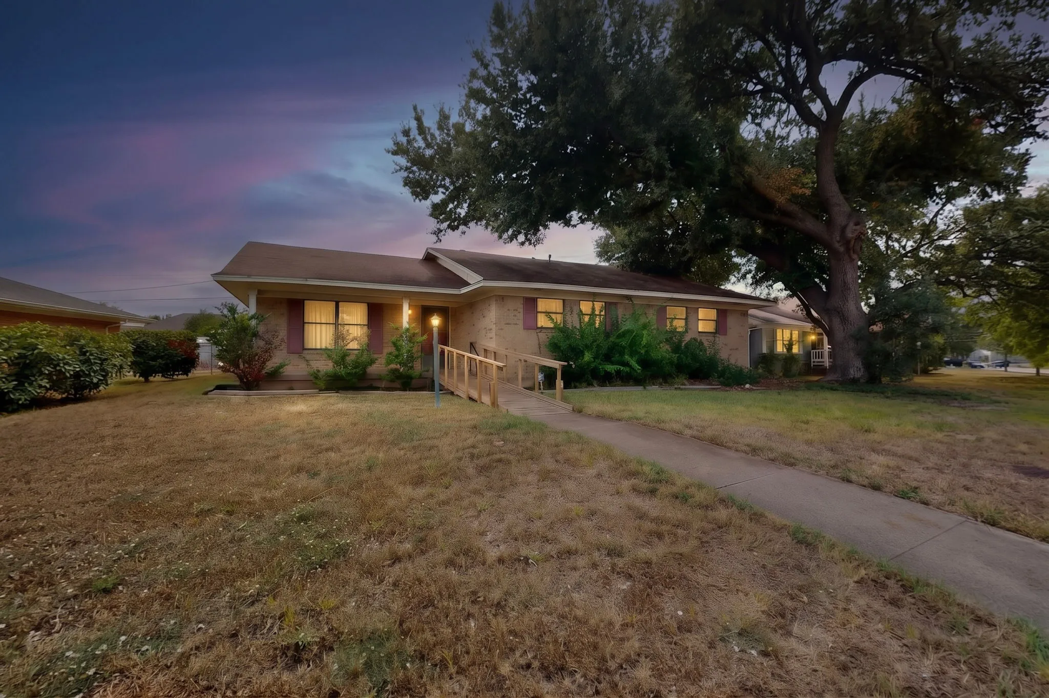 Single Family Residence For Sale in Dallas County , 2718 Mossglen Drive, Dallas, Texas 75227, 3 Bedroom, 2 Bathroom, 2 Garage spaces, 1,751 Sqft, built in 2016, mls#21404522, Real Estate Agent in Dallas, Homes For Sale in Dallas county, Homes For Sale in Dallas, Realtor in Dallas Texas, Real Estate Brokerage Independent Realty Texas, Luminita Cordes Realtor