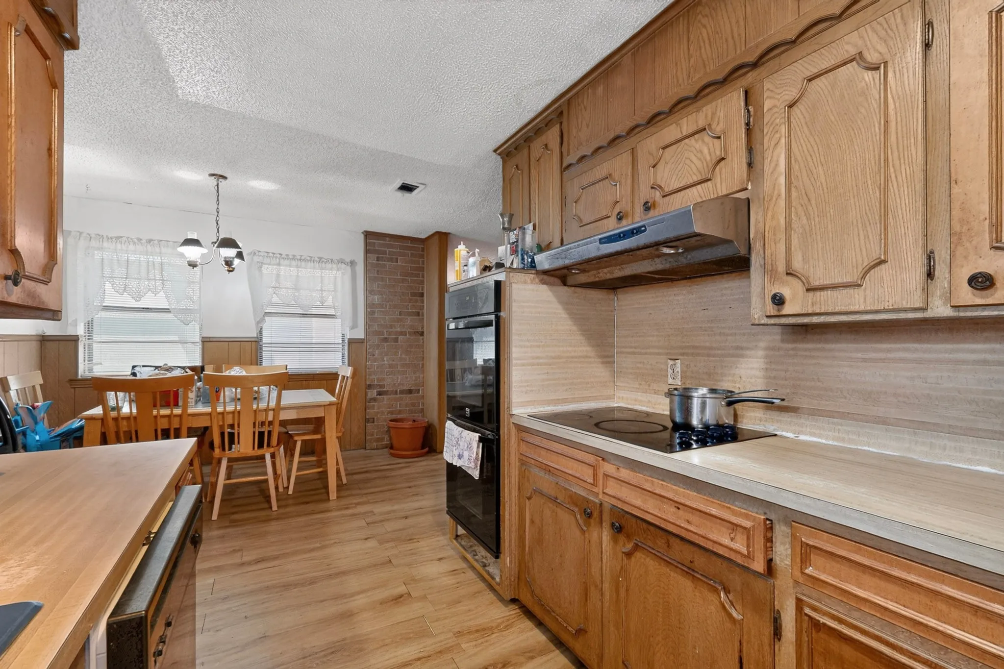 Single Family Residence For Sale in Dallas County , 2718 Mossglen Drive, Dallas, Texas 75227, 3 Bedroom, 2 Bathroom, 2 Garage spaces, 1,751 Sqft, built in 2016, mls#21404522, Real Estate Agent in Dallas, Homes For Sale in Dallas county, Homes For Sale in Dallas, Realtor in Dallas Texas, Real Estate Brokerage Independent Realty Texas, Luminita Cordes Realtor