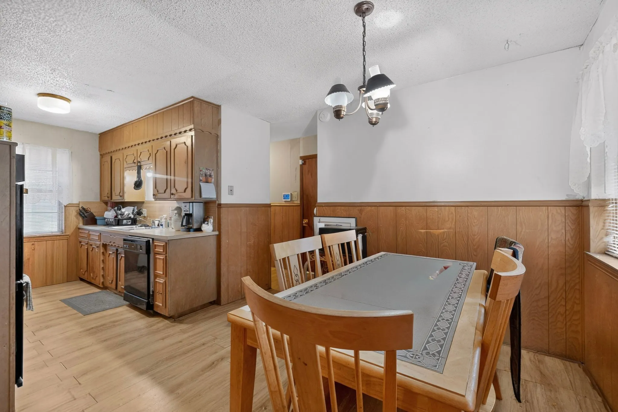 Single Family Residence For Sale in Dallas County , 2718 Mossglen Drive, Dallas, Texas 75227, 3 Bedroom, 2 Bathroom, 2 Garage spaces, 1,751 Sqft, built in 2016, mls#21404522, Real Estate Agent in Dallas, Homes For Sale in Dallas county, Homes For Sale in Dallas, Realtor in Dallas Texas, Real Estate Brokerage Independent Realty Texas, Luminita Cordes Realtor