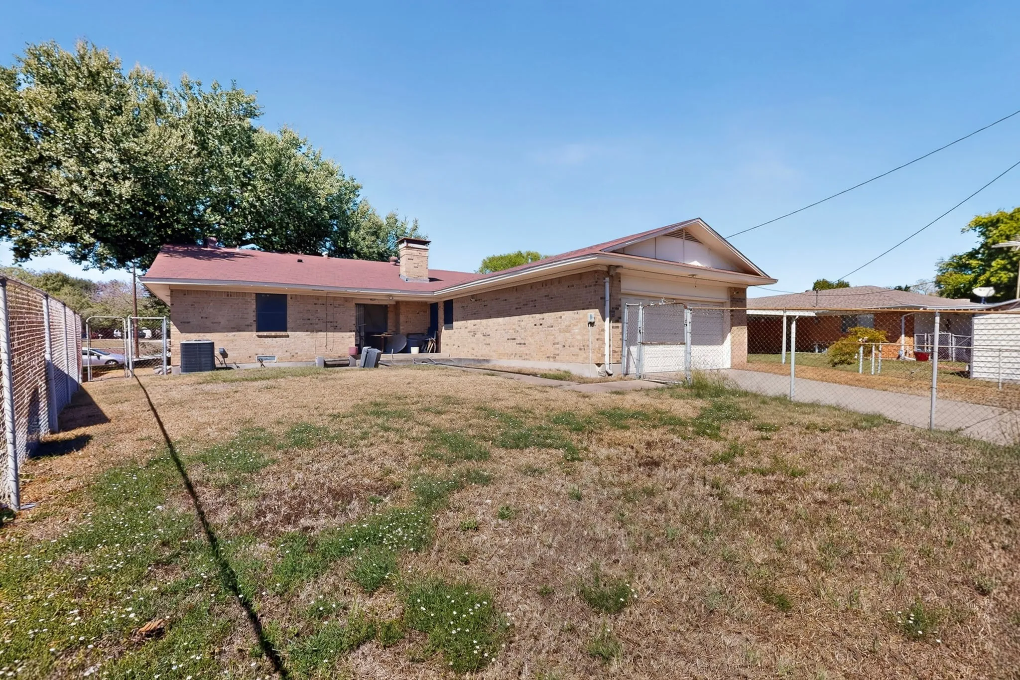 Single Family Residence For Sale in Dallas County , 2718 Mossglen Drive, Dallas, Texas 75227, 3 Bedroom, 2 Bathroom, 2 Garage spaces, 1,751 Sqft, built in 2016, mls#21404522, Real Estate Agent in Dallas, Homes For Sale in Dallas county, Homes For Sale in Dallas, Realtor in Dallas Texas, Real Estate Brokerage Independent Realty Texas, Luminita Cordes Realtor