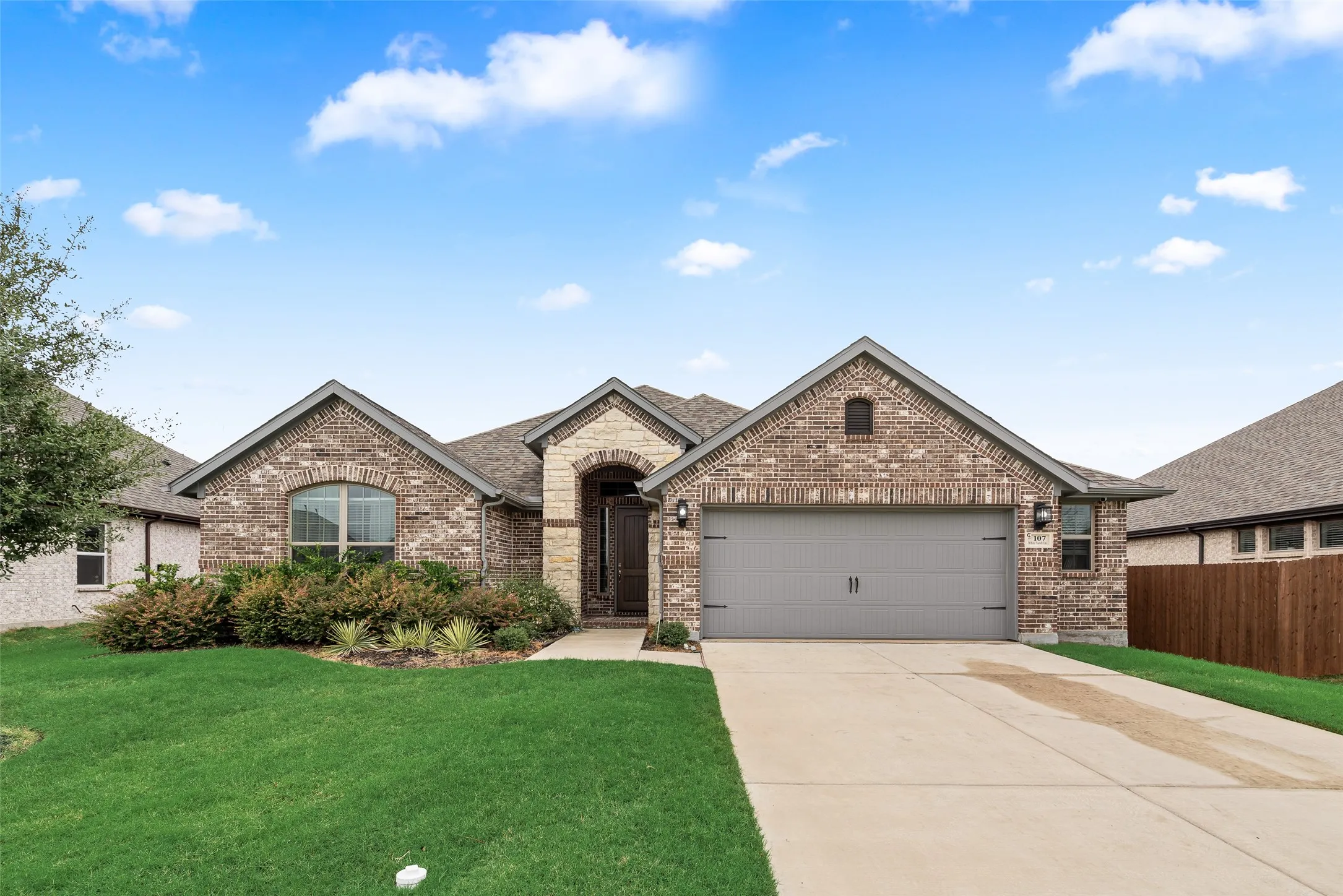 Single Family Residence For Sale in Kaufman County , 107 White Sands Lane, Forney, Texas 75126, 3 Bedroom, 3 Bathroom, 2 Garage spaces, 2,595 Sqft, built in 2023, mls#21403455, Real Estate Agent in Forney, Homes For Sale in Kaufman county, Homes For Sale in Forney, Realtor in Forney Texas, Real Estate Brokerage Independent Realty Texas, Luminita Cordes Realtor