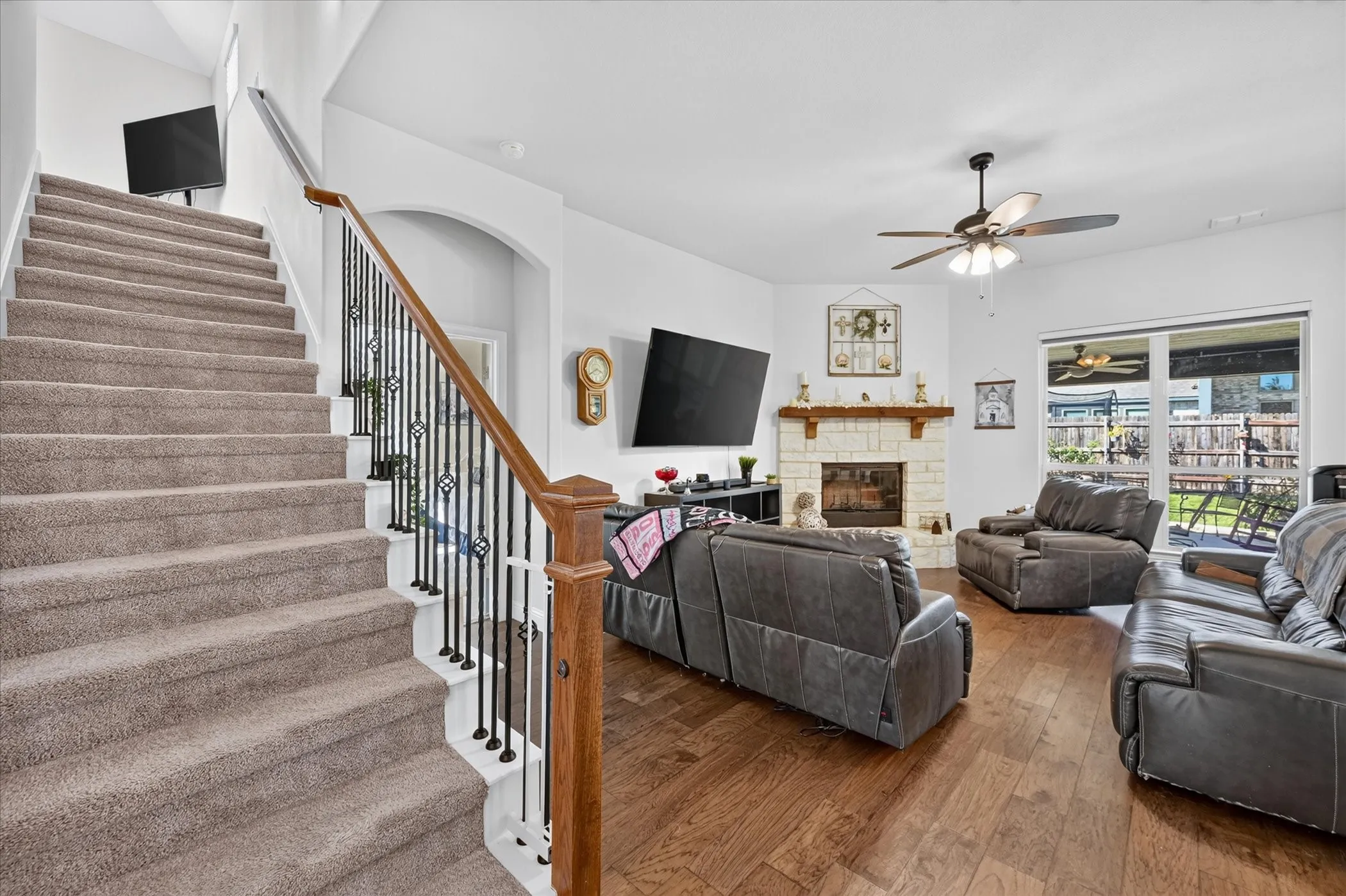 Single Family Residence For Sale in Ellis County , 457 Wolf Creek Drive, Waxahachie, Texas 75165, 5 Bedroom, 3 Bathroom, 2 Garage spaces, 3,280 Sqft, built in 2021, mls#21406214, Real Estate Agent in Waxahachie, Homes For Sale in Ellis county, Homes For Sale in Waxahachie, Realtor in Waxahachie Texas, Real Estate Brokerage Independent Realty Texas, Luminita Cordes Realtor