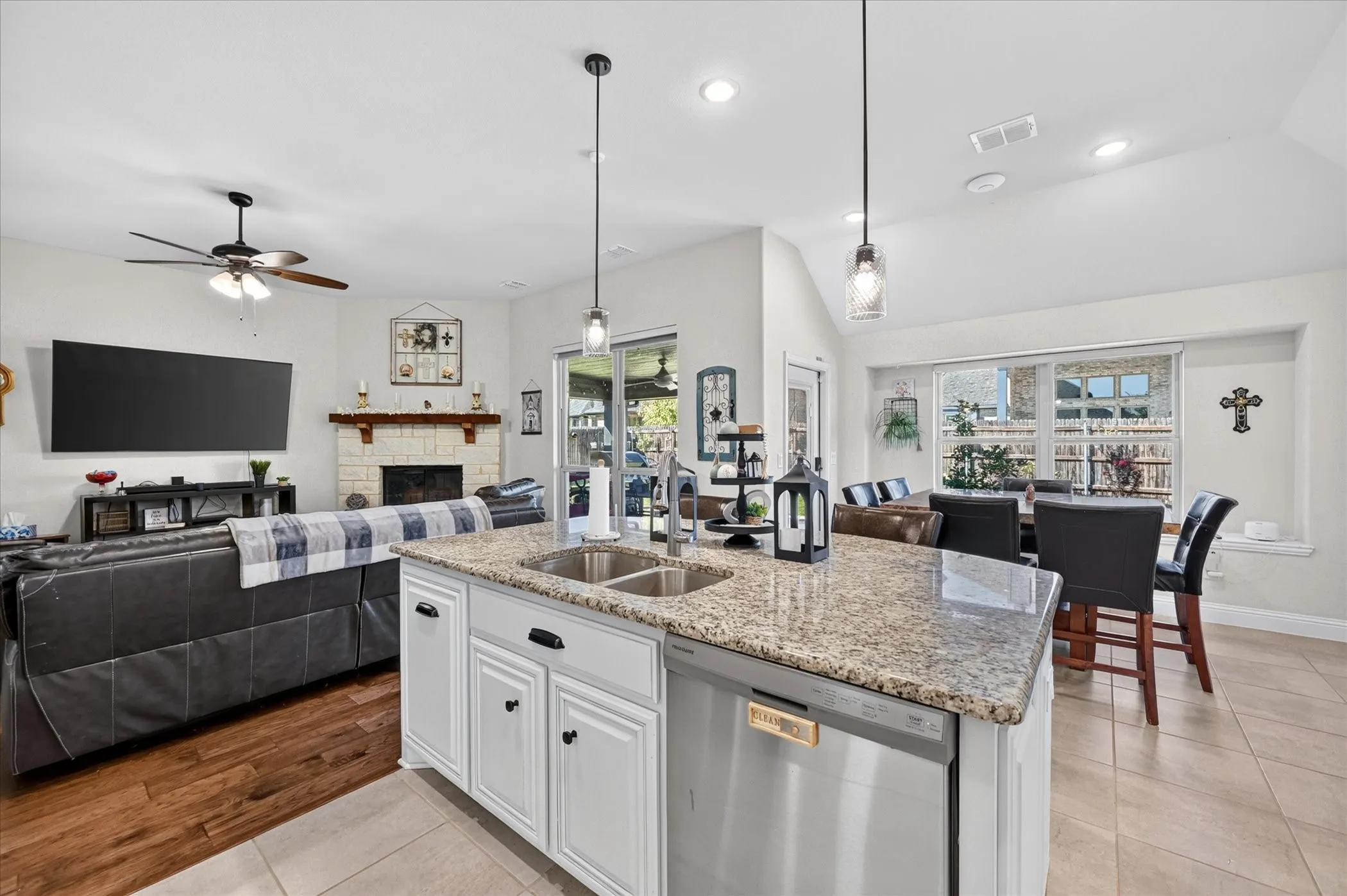 Single Family Residence For Sale in Ellis County , 457 Wolf Creek Drive, Waxahachie, Texas 75165, 5 Bedroom, 3 Bathroom, 2 Garage spaces, 3,280 Sqft, built in 2021, mls#21406214, Real Estate Agent in Waxahachie, Homes For Sale in Ellis county, Homes For Sale in Waxahachie, Realtor in Waxahachie Texas, Real Estate Brokerage Independent Realty Texas, Luminita Cordes Realtor