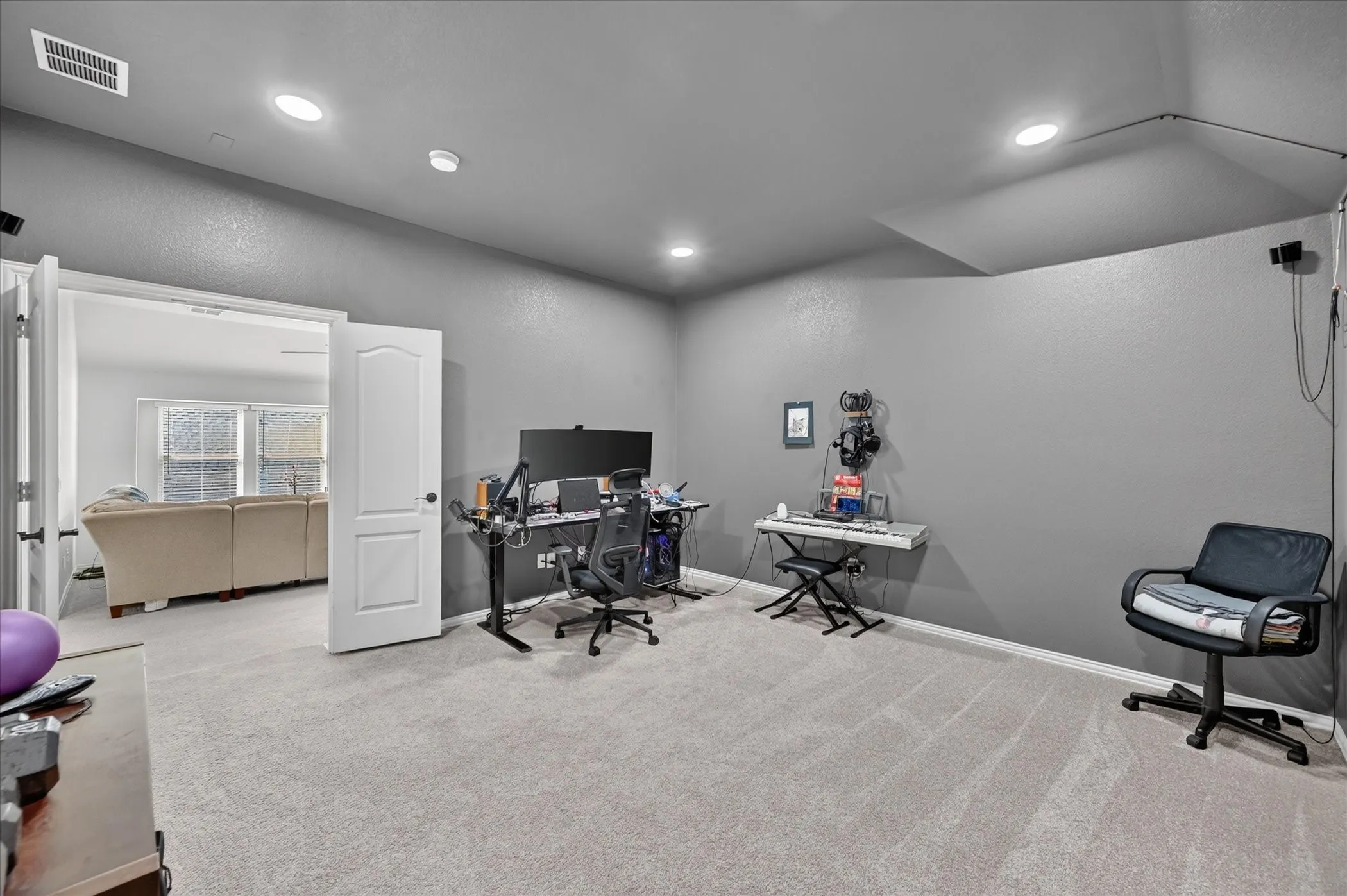 Single Family Residence For Sale in Ellis County , 457 Wolf Creek Drive, Waxahachie, Texas 75165, 5 Bedroom, 3 Bathroom, 2 Garage spaces, 3,280 Sqft, built in 2021, mls#21406214, Real Estate Agent in Waxahachie, Homes For Sale in Ellis county, Homes For Sale in Waxahachie, Realtor in Waxahachie Texas, Real Estate Brokerage Independent Realty Texas, Luminita Cordes Realtor