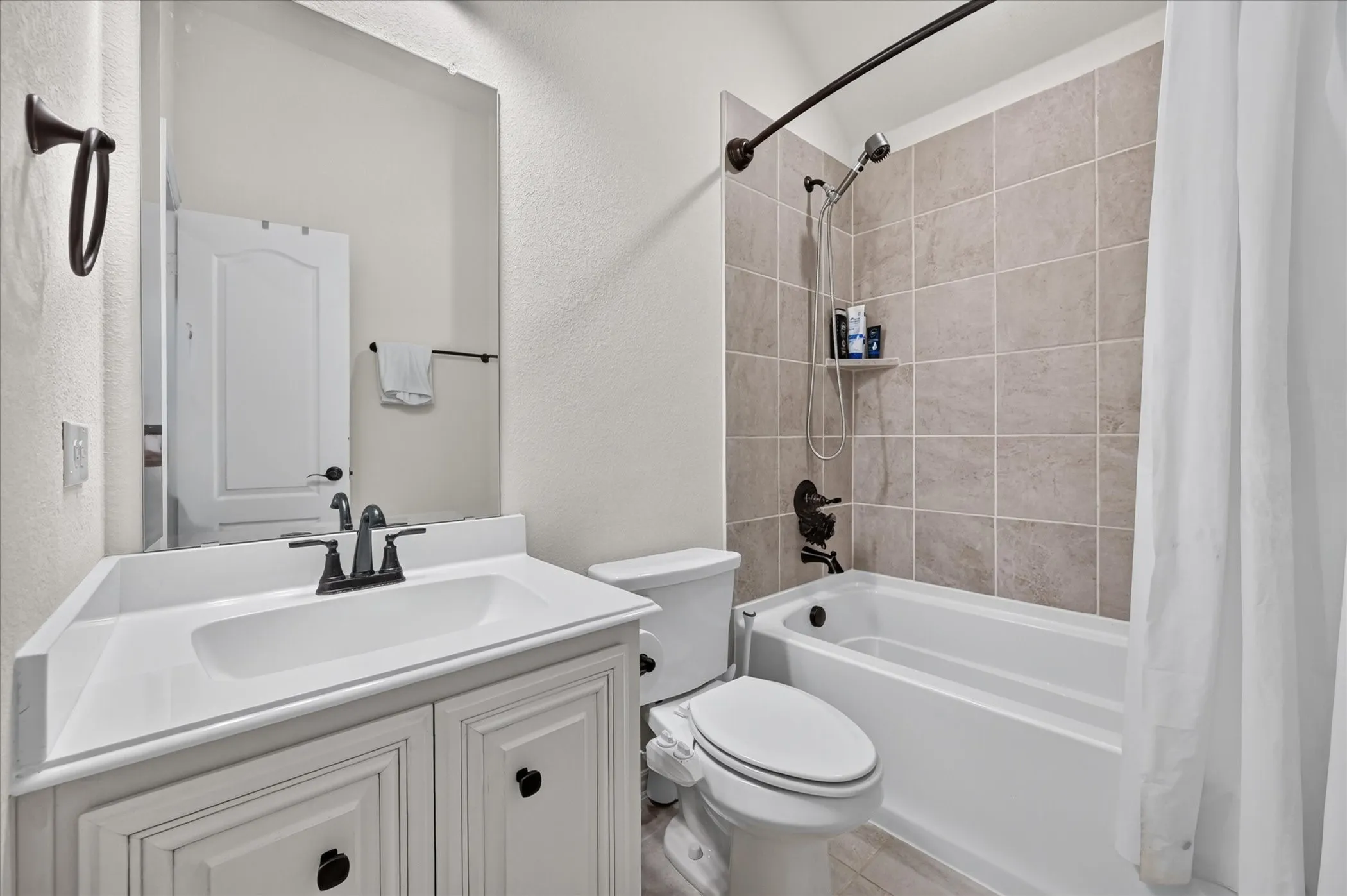 Single Family Residence For Sale in Ellis County , 457 Wolf Creek Drive, Waxahachie, Texas 75165, 5 Bedroom, 3 Bathroom, 2 Garage spaces, 3,280 Sqft, built in 2021, mls#21406214, Real Estate Agent in Waxahachie, Homes For Sale in Ellis county, Homes For Sale in Waxahachie, Realtor in Waxahachie Texas, Real Estate Brokerage Independent Realty Texas, Luminita Cordes Realtor
