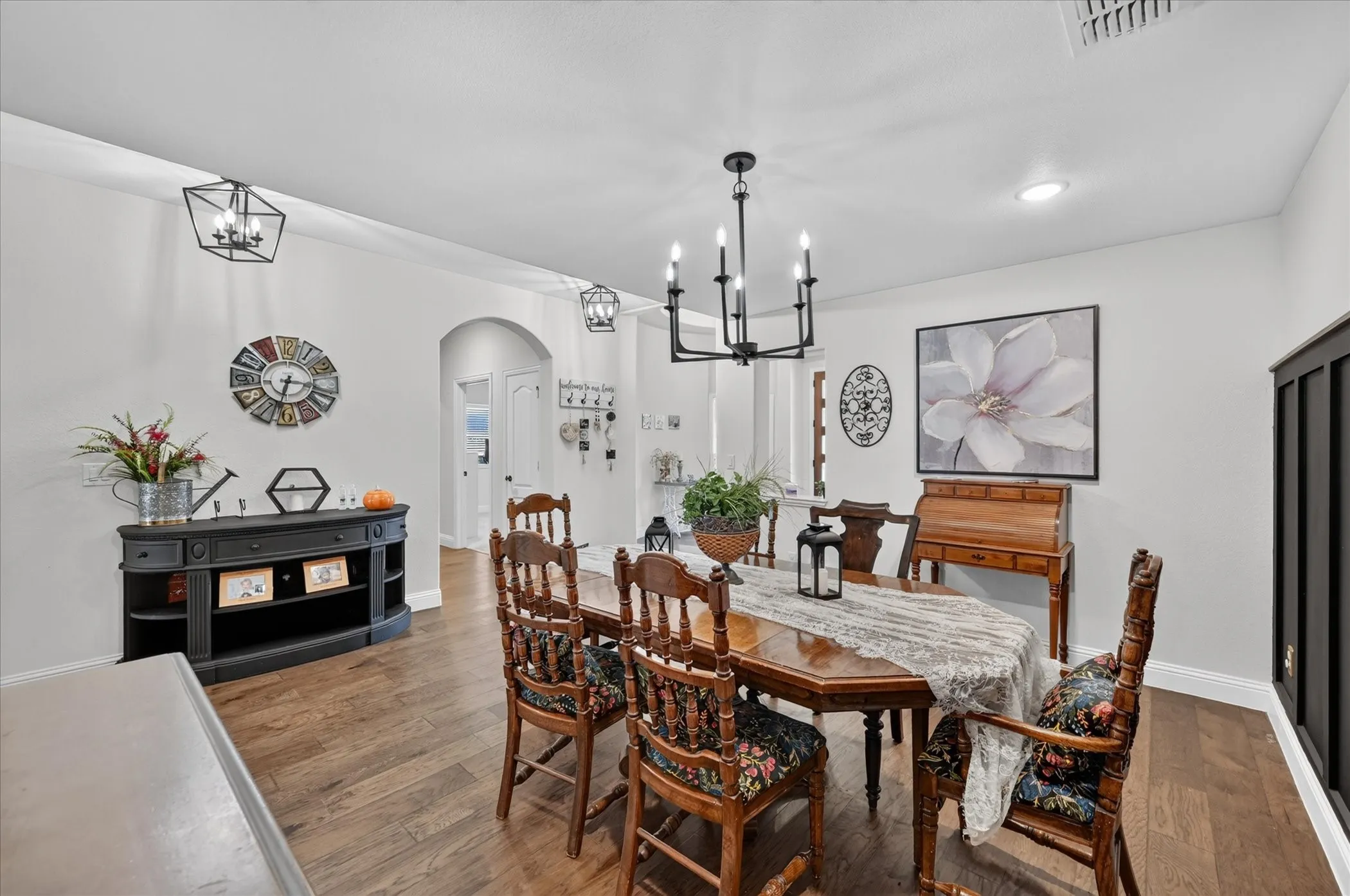 Single Family Residence For Sale in Ellis County , 457 Wolf Creek Drive, Waxahachie, Texas 75165, 5 Bedroom, 3 Bathroom, 2 Garage spaces, 3,280 Sqft, built in 2021, mls#21406214, Real Estate Agent in Waxahachie, Homes For Sale in Ellis county, Homes For Sale in Waxahachie, Realtor in Waxahachie Texas, Real Estate Brokerage Independent Realty Texas, Luminita Cordes Realtor
