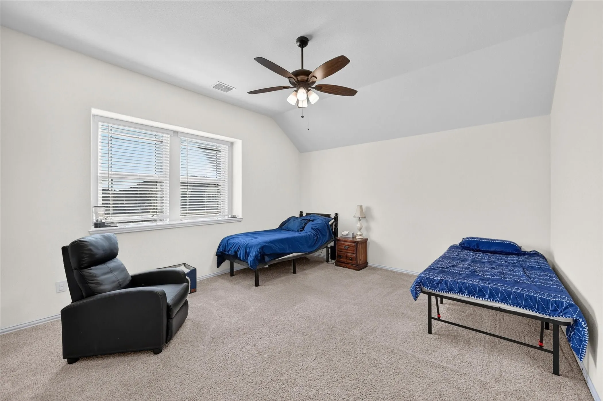 Single Family Residence For Sale in Ellis County , 457 Wolf Creek Drive, Waxahachie, Texas 75165, 5 Bedroom, 3 Bathroom, 2 Garage spaces, 3,280 Sqft, built in 2021, mls#21406214, Real Estate Agent in Waxahachie, Homes For Sale in Ellis county, Homes For Sale in Waxahachie, Realtor in Waxahachie Texas, Real Estate Brokerage Independent Realty Texas, Luminita Cordes Realtor