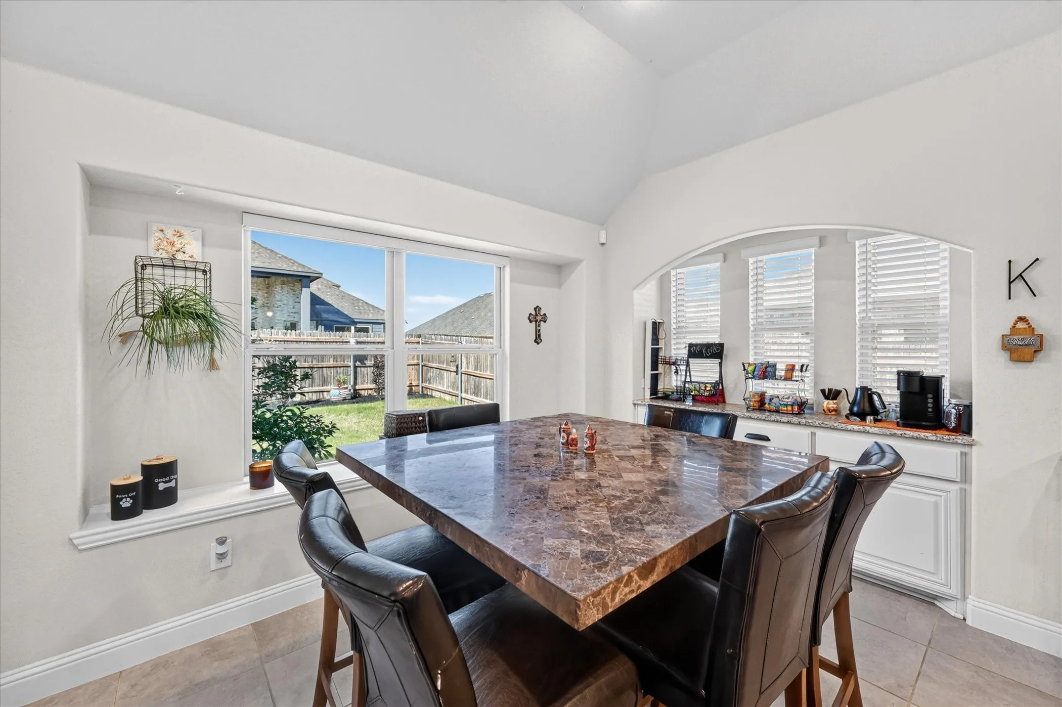 Single Family Residence For Sale in Ellis County , 457 Wolf Creek Drive, Waxahachie, Texas 75165, 5 Bedroom, 3 Bathroom, 2 Garage spaces, 3,280 Sqft, built in 2021, mls#21406214, Real Estate Agent in Waxahachie, Homes For Sale in Ellis county, Homes For Sale in Waxahachie, Realtor in Waxahachie Texas, Real Estate Brokerage Independent Realty Texas, Luminita Cordes Realtor