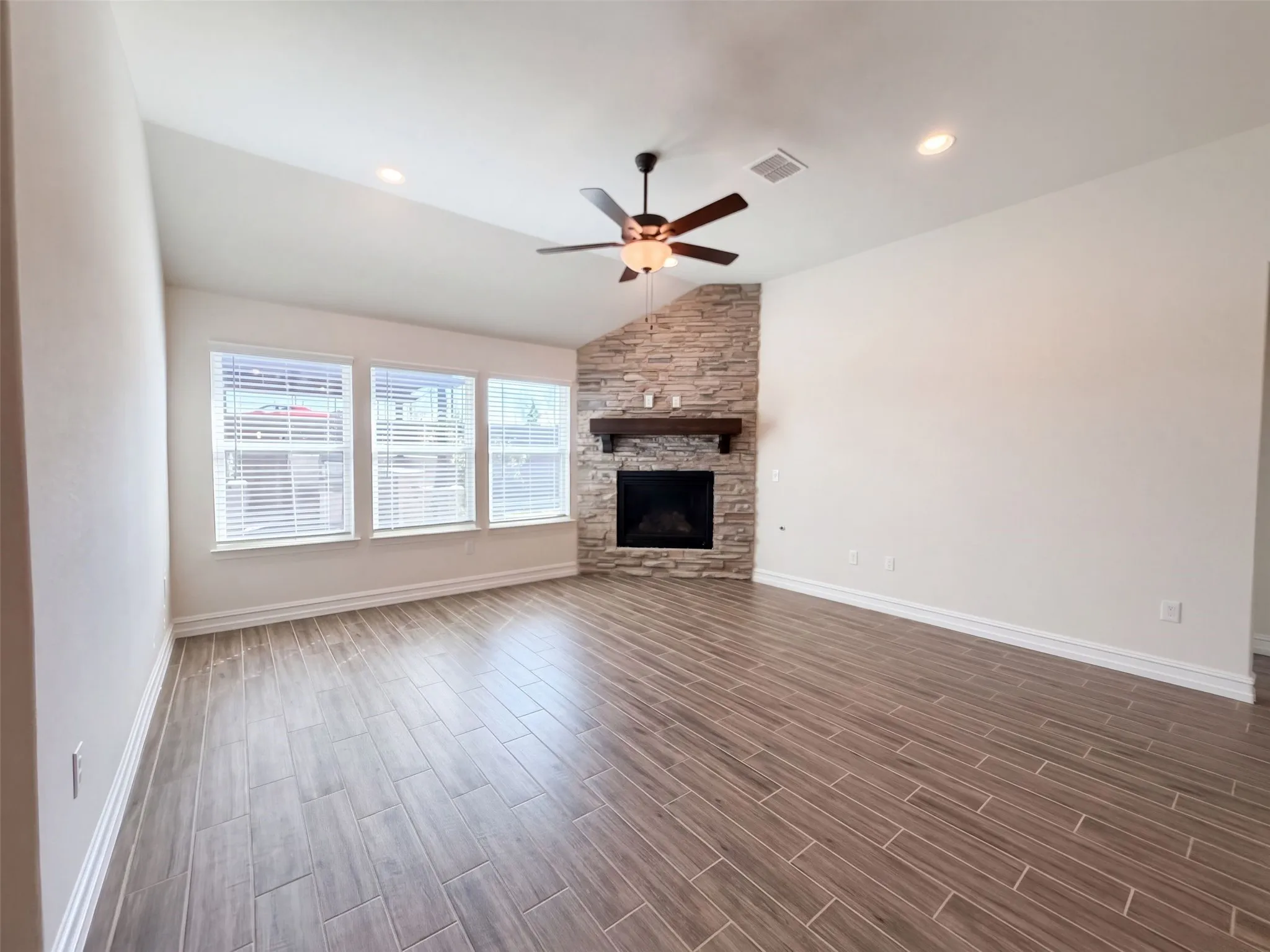 Single Family Residence For Sale in Collin County , 3412 Lillian Court, Celina, Texas 75009, 3 Bedroom, 2 Bathroom, 2 Garage spaces, 1,987 Sqft, built in 2021, mls#21406282, Real Estate Agent in Celina, Homes For Sale in Collin county, Homes For Sale in Celina, Realtor in Celina Texas, Real Estate Brokerage Independent Realty Texas, Luminita Cordes Realtor