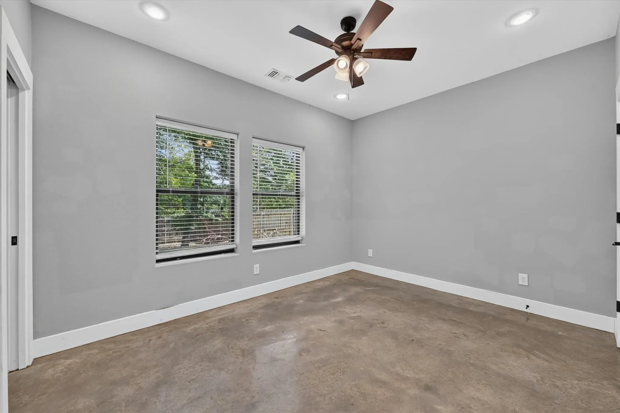 Single Family Residence For Rent in Grayson County , 707 E Woodard Street, Denison, Texas 75021, 3 Bedroom, 2 Bathroom, Garage spaces, 1,120 Sqft, built in 2021, mls#21406297, Real Estate Agent in Denison, Homes For Rent in Grayson county, Homes For Rent in Denison, Realtor in Denison Texas, Real Estate Brokerage Independent Realty Texas, Luminita Cordes Realtor
