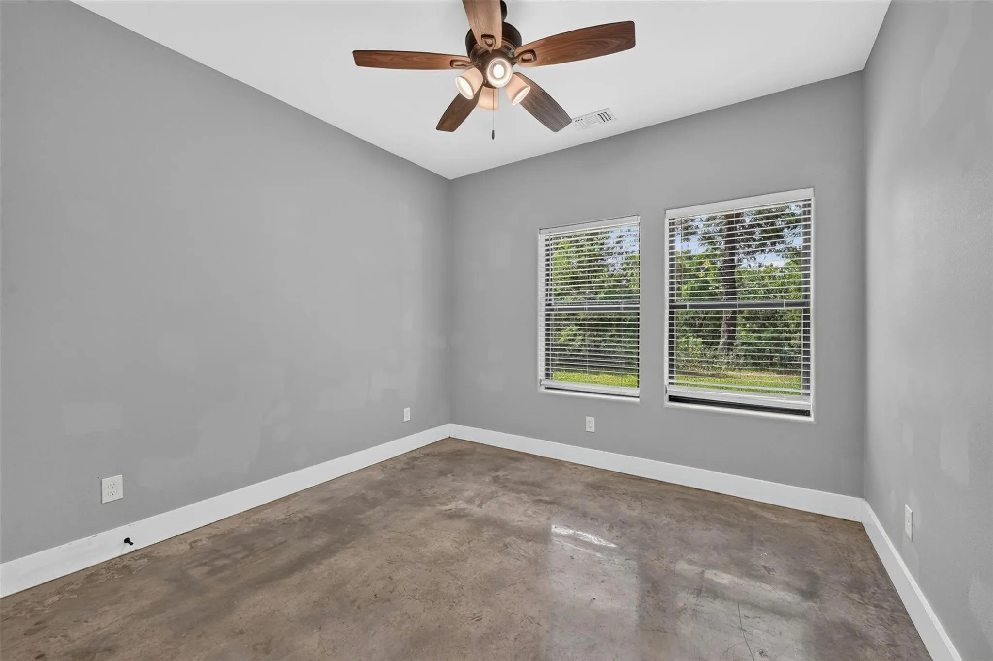 Single Family Residence For Rent in Grayson County , 707 E Woodard Street, Denison, Texas 75021, 3 Bedroom, 2 Bathroom, Garage spaces, 1,120 Sqft, built in 2021, mls#21406297, Real Estate Agent in Denison, Homes For Rent in Grayson county, Homes For Rent in Denison, Realtor in Denison Texas, Real Estate Brokerage Independent Realty Texas, Luminita Cordes Realtor