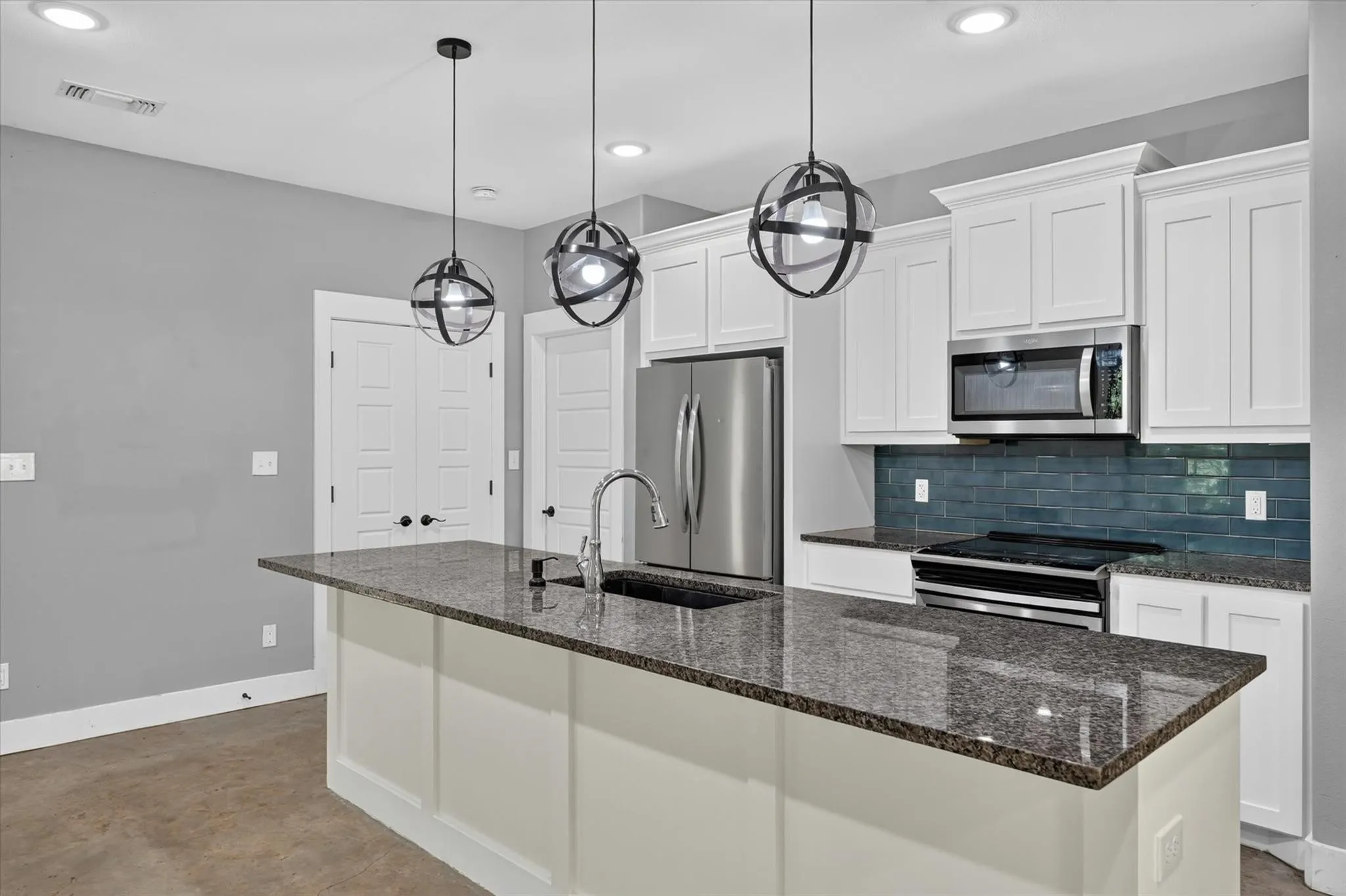 Single Family Residence For Rent in Grayson County , 707 E Woodard Street, Denison, Texas 75021, 3 Bedroom, 2 Bathroom, Garage spaces, 1,120 Sqft, built in 2021, mls#21406297, Real Estate Agent in Denison, Homes For Rent in Grayson county, Homes For Rent in Denison, Realtor in Denison Texas, Real Estate Brokerage Independent Realty Texas, Luminita Cordes Realtor