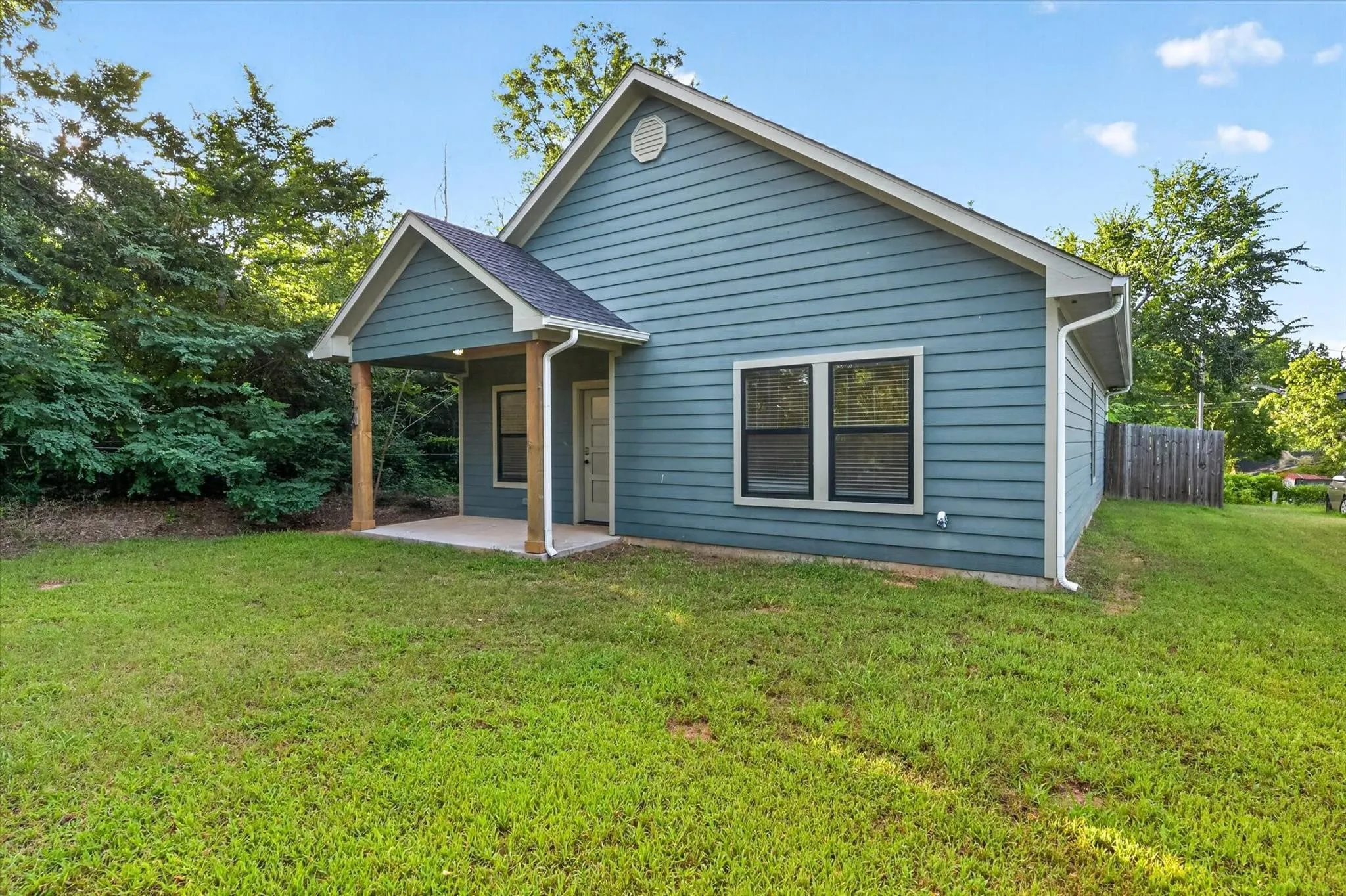 Single Family Residence For Rent in Grayson County , 707 E Woodard Street, Denison, Texas 75021, 3 Bedroom, 2 Bathroom, Garage spaces, 1,120 Sqft, built in 2021, mls#21406297, Real Estate Agent in Denison, Homes For Rent in Grayson county, Homes For Rent in Denison, Realtor in Denison Texas, Real Estate Brokerage Independent Realty Texas, Luminita Cordes Realtor