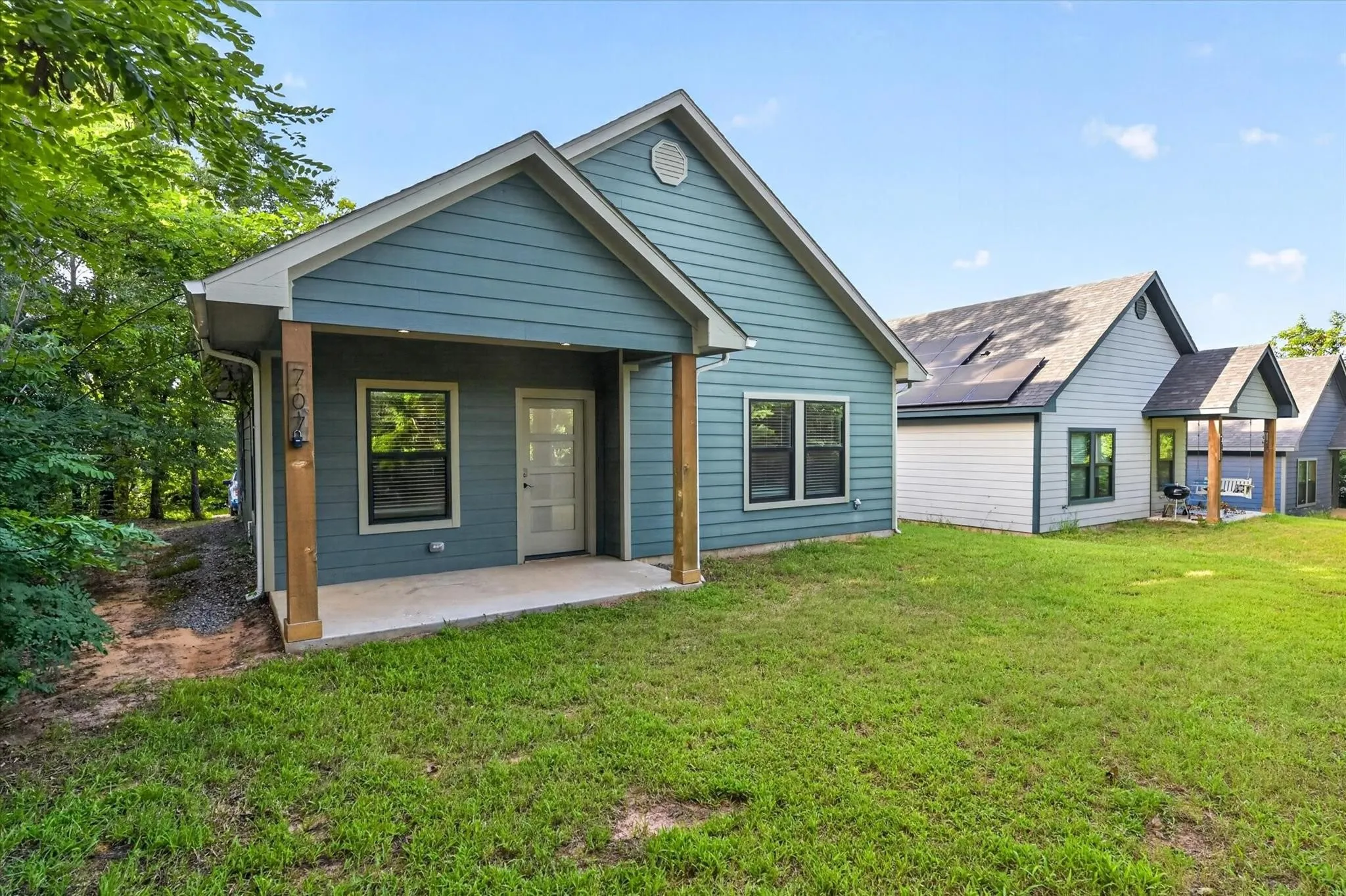 Single Family Residence For Rent in Grayson County , 707 E Woodard Street, Denison, Texas 75021, 3 Bedroom, 2 Bathroom, Garage spaces, 1,120 Sqft, built in 2021, mls#21406297, Real Estate Agent in Denison, Homes For Rent in Grayson county, Homes For Rent in Denison, Realtor in Denison Texas, Real Estate Brokerage Independent Realty Texas, Luminita Cordes Realtor