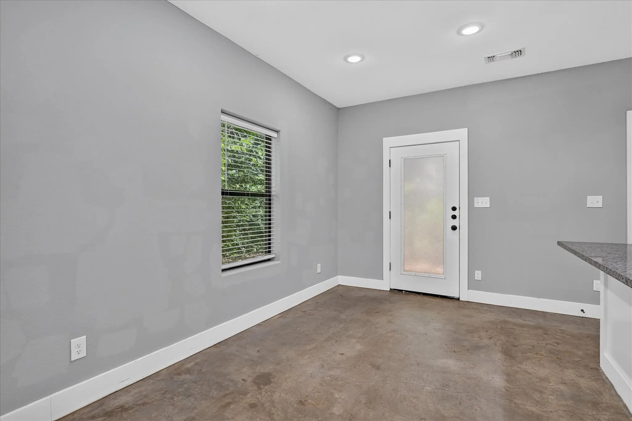 Single Family Residence For Rent in Grayson County , 707 E Woodard Street, Denison, Texas 75021, 3 Bedroom, 2 Bathroom, Garage spaces, 1,120 Sqft, built in 2021, mls#21406297, Real Estate Agent in Denison, Homes For Rent in Grayson county, Homes For Rent in Denison, Realtor in Denison Texas, Real Estate Brokerage Independent Realty Texas, Luminita Cordes Realtor