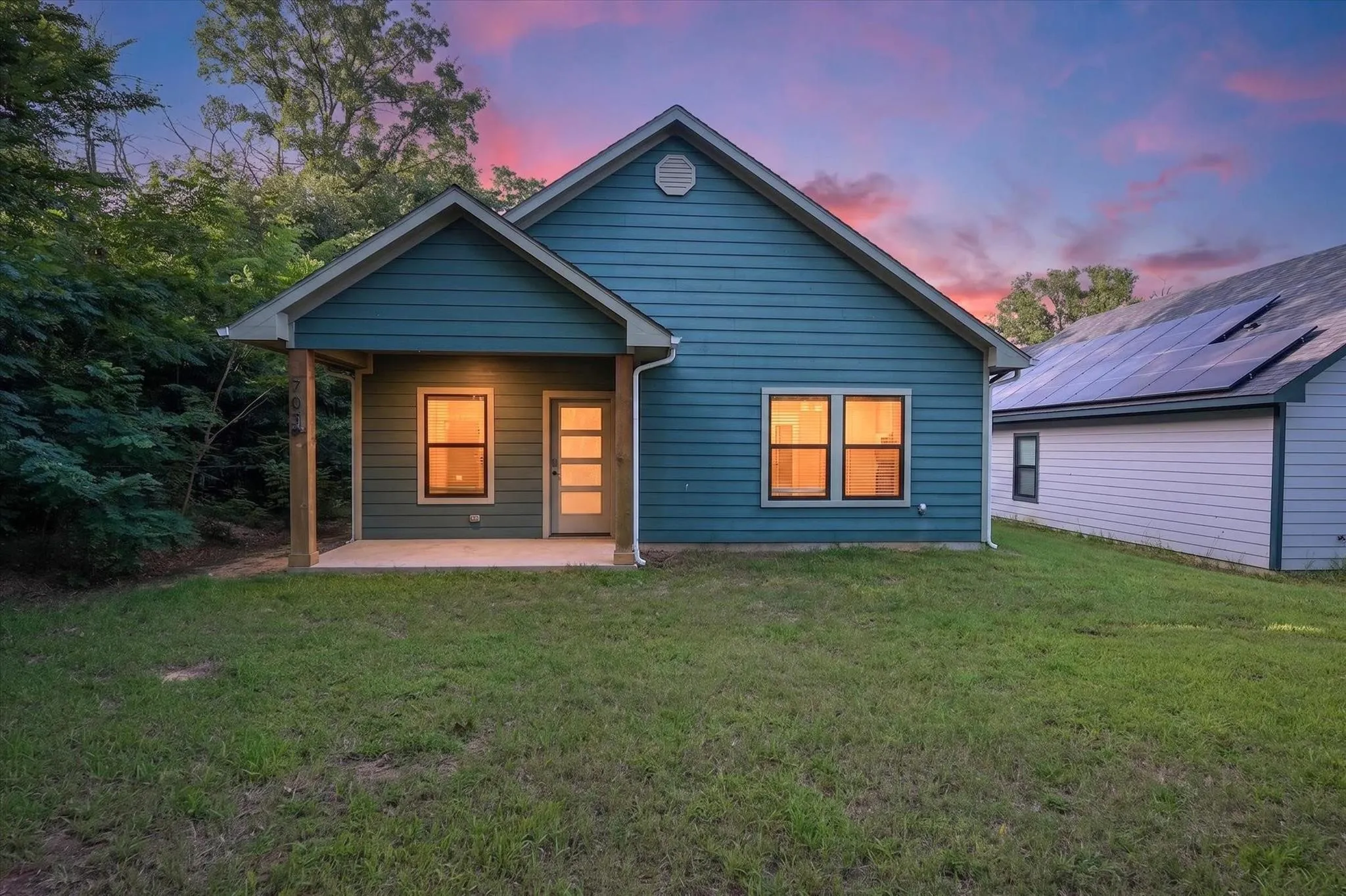 Single Family Residence For Rent in Grayson County , 707 E Woodard Street, Denison, Texas 75021, 3 Bedroom, 2 Bathroom, Garage spaces, 1,120 Sqft, built in 2021, mls#21406297, Real Estate Agent in Denison, Homes For Rent in Grayson county, Homes For Rent in Denison, Realtor in Denison Texas, Real Estate Brokerage Independent Realty Texas, Luminita Cordes Realtor