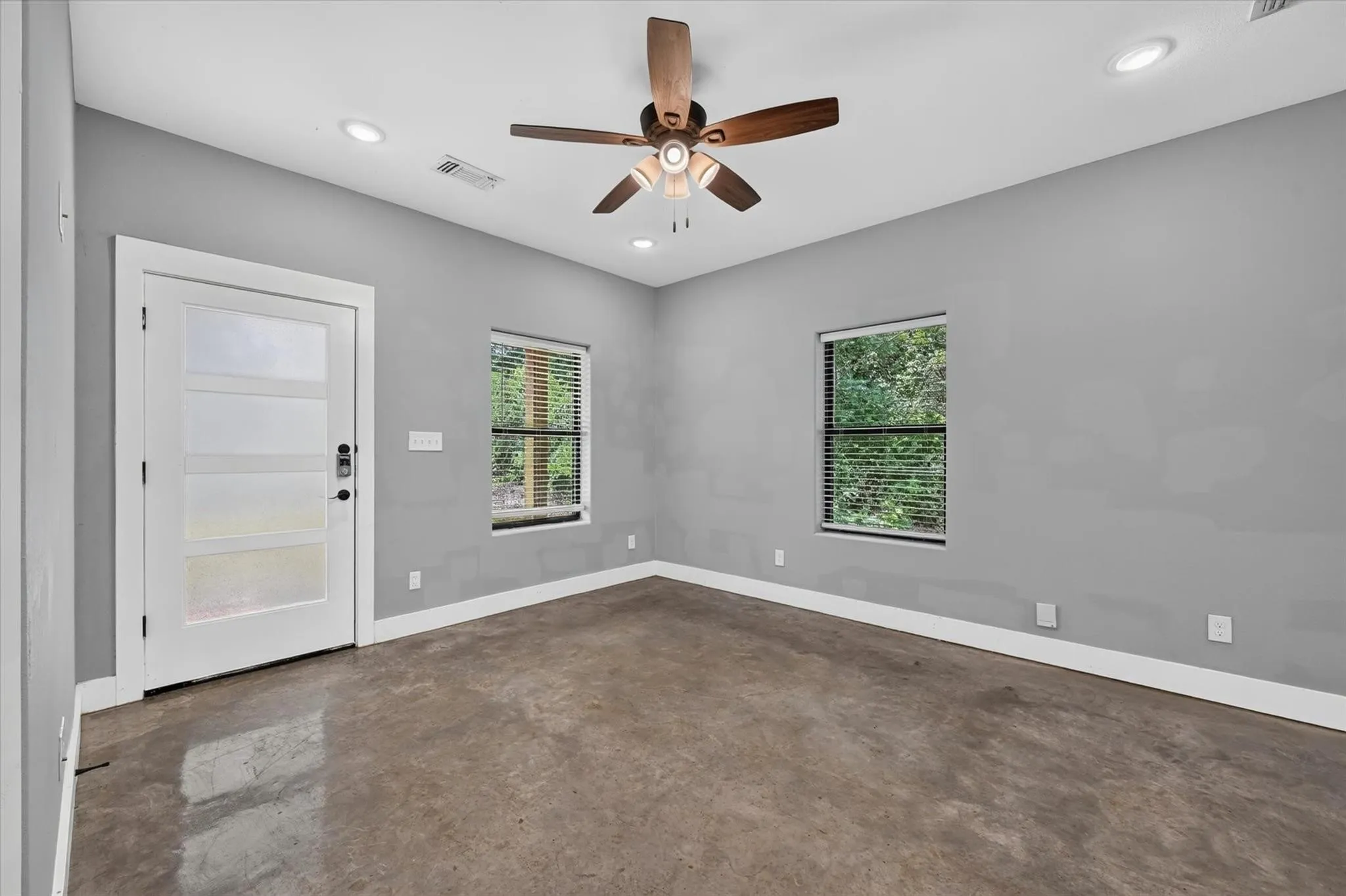 Single Family Residence For Rent in Grayson County , 707 E Woodard Street, Denison, Texas 75021, 3 Bedroom, 2 Bathroom, Garage spaces, 1,120 Sqft, built in 2021, mls#21406297, Real Estate Agent in Denison, Homes For Rent in Grayson county, Homes For Rent in Denison, Realtor in Denison Texas, Real Estate Brokerage Independent Realty Texas, Luminita Cordes Realtor