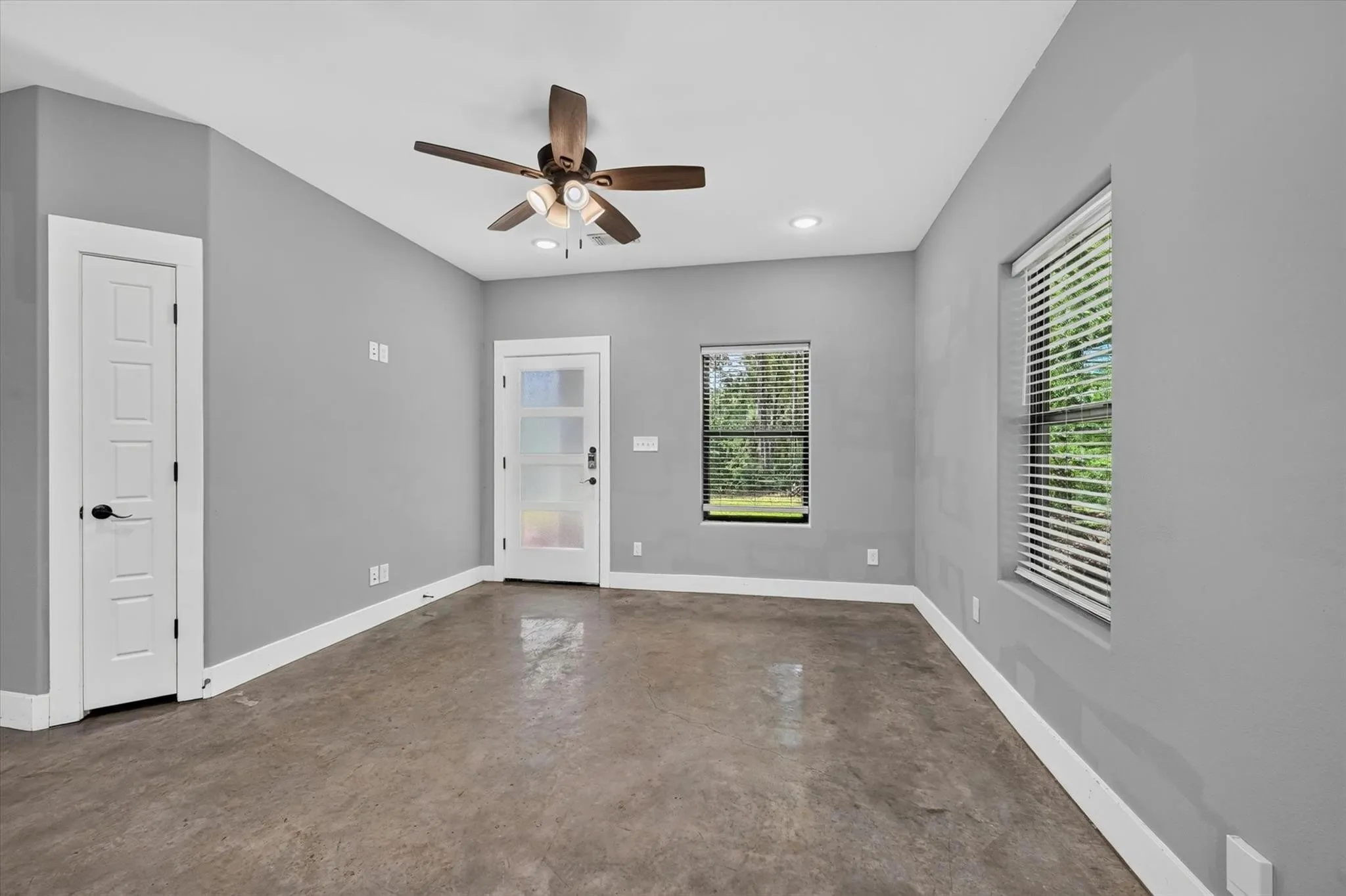 Single Family Residence For Rent in Grayson County , 707 E Woodard Street, Denison, Texas 75021, 3 Bedroom, 2 Bathroom, Garage spaces, 1,120 Sqft, built in 2021, mls#21406297, Real Estate Agent in Denison, Homes For Rent in Grayson county, Homes For Rent in Denison, Realtor in Denison Texas, Real Estate Brokerage Independent Realty Texas, Luminita Cordes Realtor