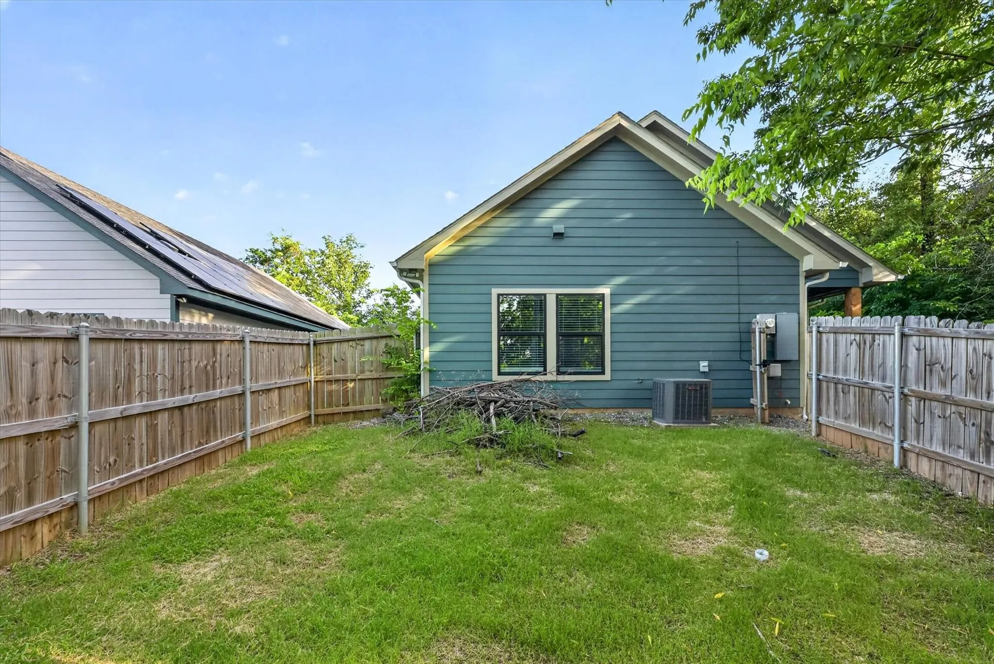 Single Family Residence For Rent in Grayson County , 707 E Woodard Street, Denison, Texas 75021, 3 Bedroom, 2 Bathroom, Garage spaces, 1,120 Sqft, built in 2021, mls#21406297, Real Estate Agent in Denison, Homes For Rent in Grayson county, Homes For Rent in Denison, Realtor in Denison Texas, Real Estate Brokerage Independent Realty Texas, Luminita Cordes Realtor