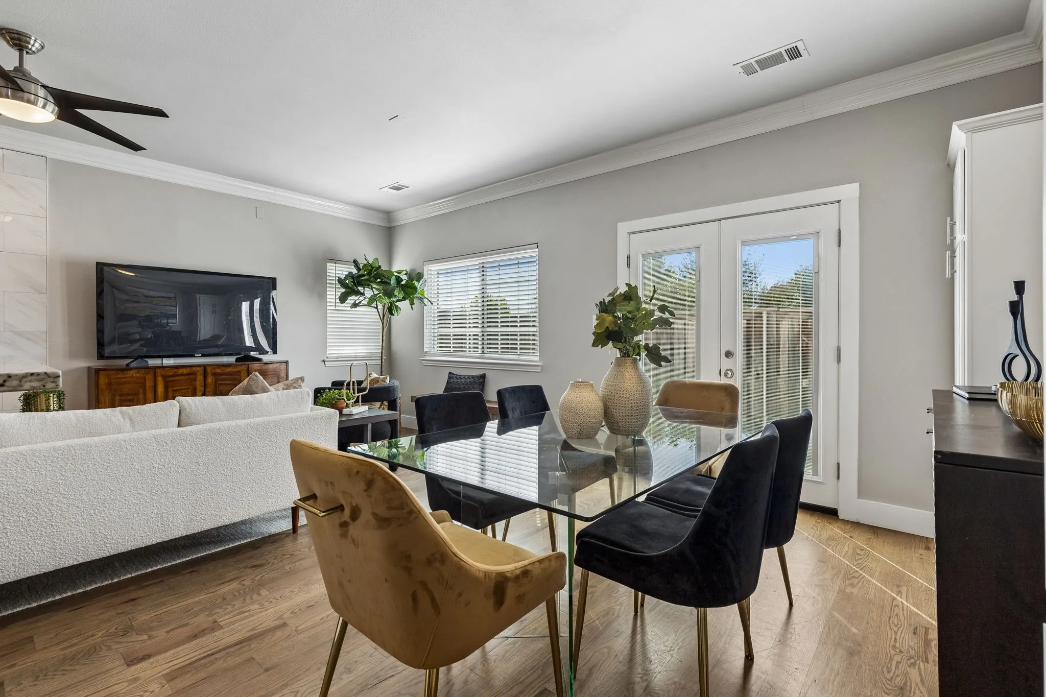 Spacious breakfast nook with space for cabinetry