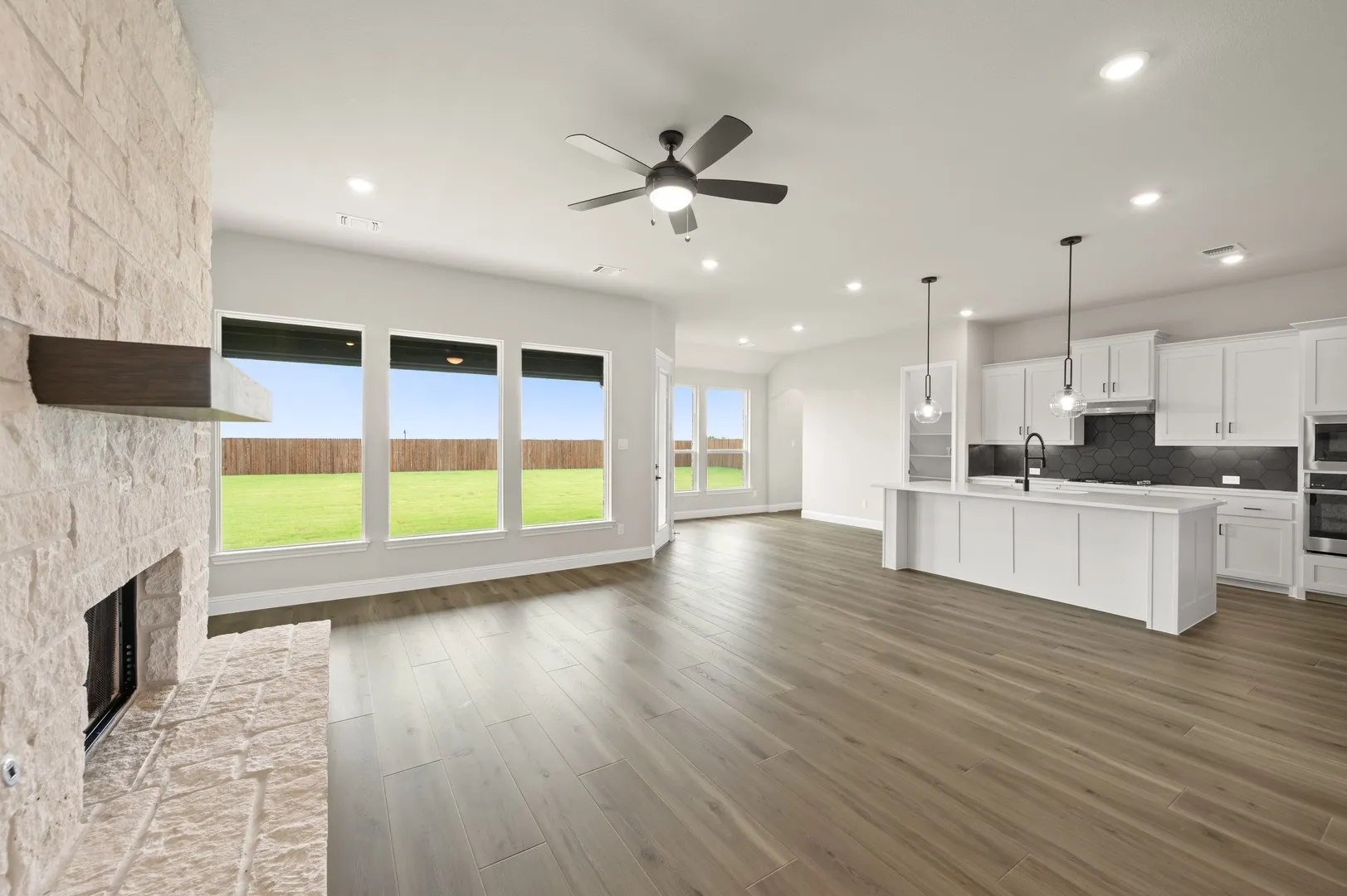 Concept 2464 Family Room