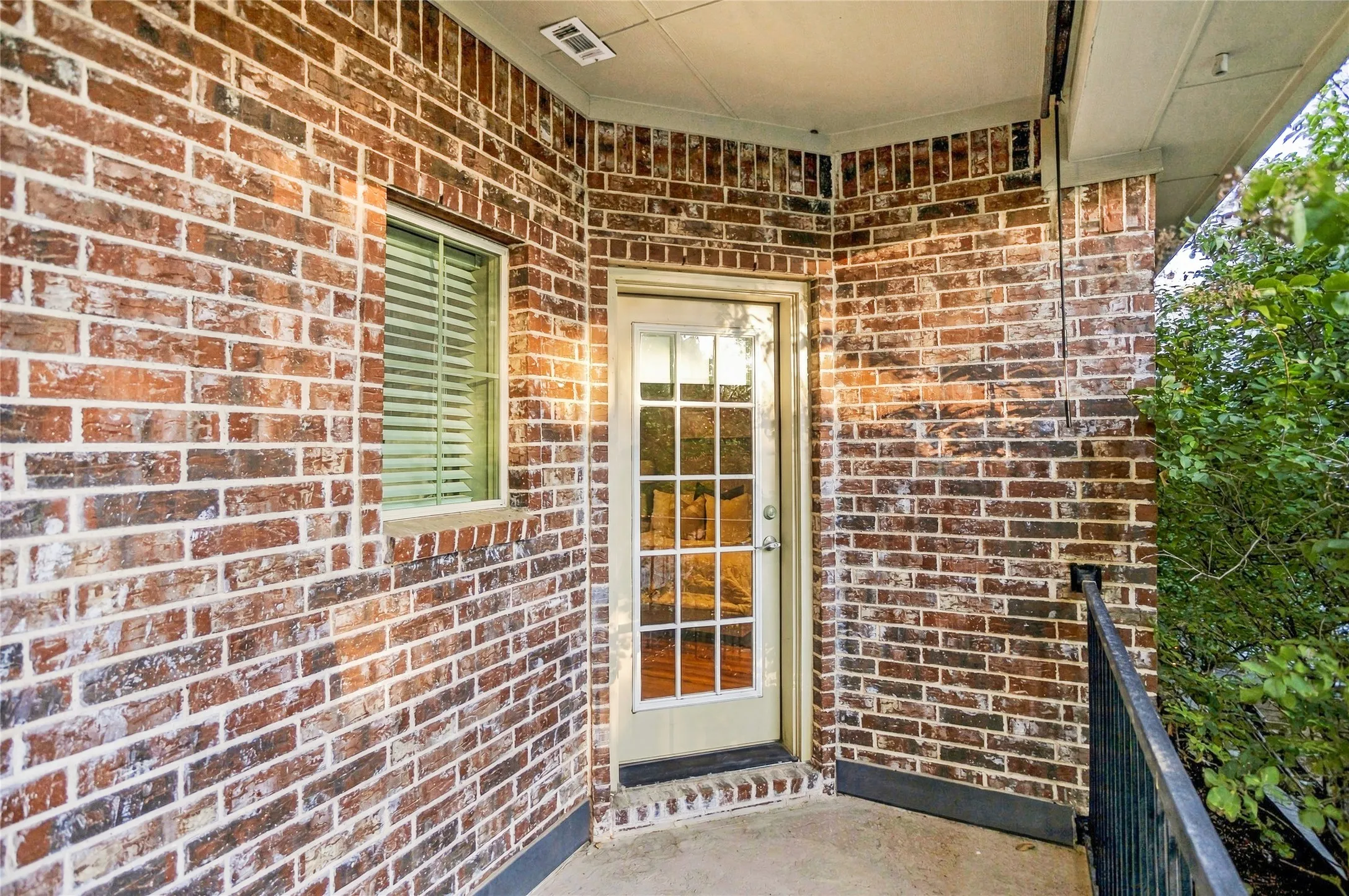 Townhouse For Sale in Dallas County , 2223 Eriksson Lane, Dallas, Texas 75204, 3 Bedroom, 3 Bathroom, 2 Garage spaces, 1,934 Sqft, built in 2014, mls#21402345, Real Estate Agent in Dallas, Homes For Sale in Dallas county, Homes For Sale in Dallas, Realtor in Dallas Texas, Real Estate Brokerage Independent Realty Texas, Luminita Cordes Realtor