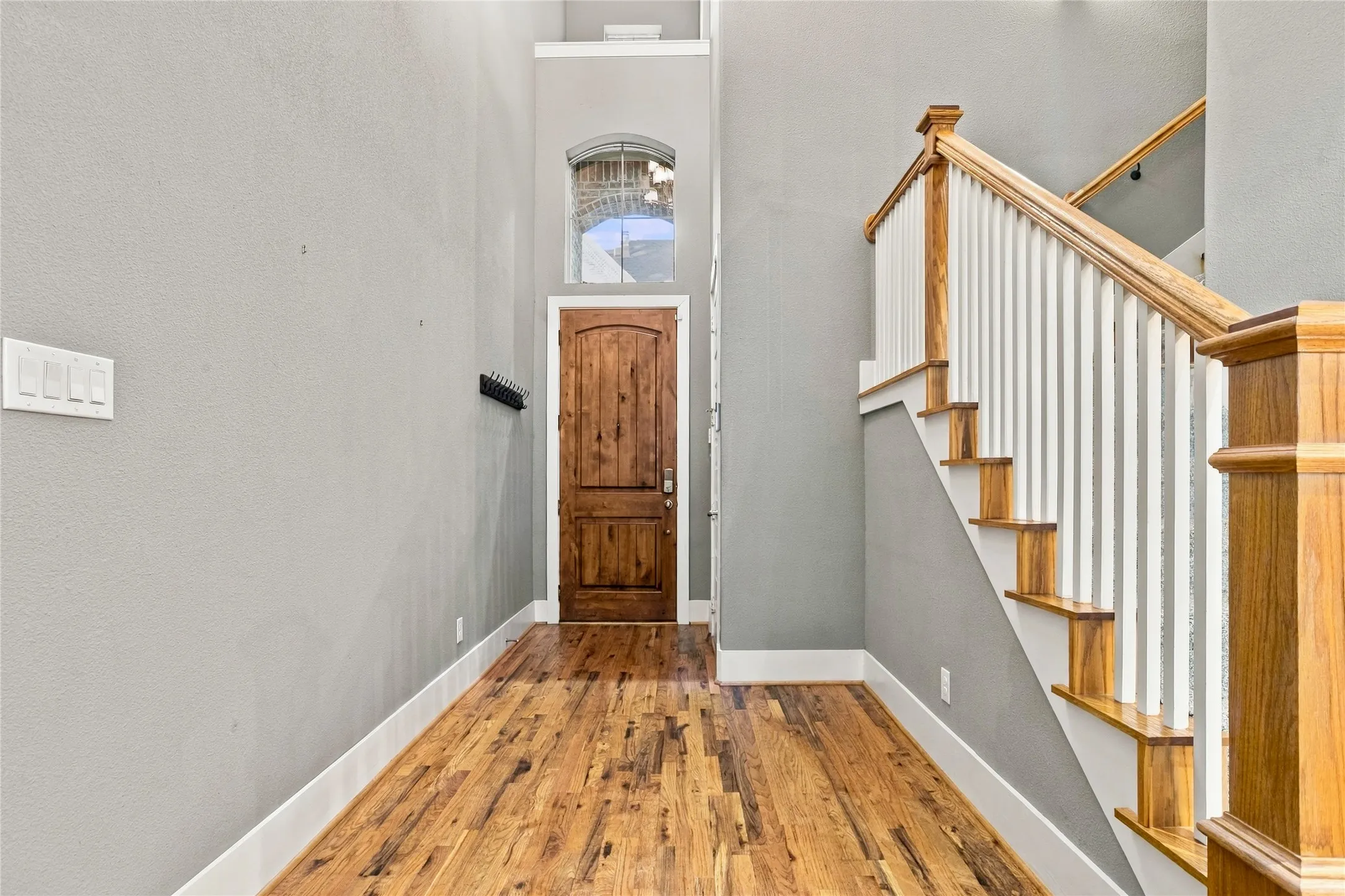 Townhouse For Sale in Dallas County , 2223 Eriksson Lane, Dallas, Texas 75204, 3 Bedroom, 3 Bathroom, 2 Garage spaces, 1,934 Sqft, built in 2014, mls#21402345, Real Estate Agent in Dallas, Homes For Sale in Dallas county, Homes For Sale in Dallas, Realtor in Dallas Texas, Real Estate Brokerage Independent Realty Texas, Luminita Cordes Realtor